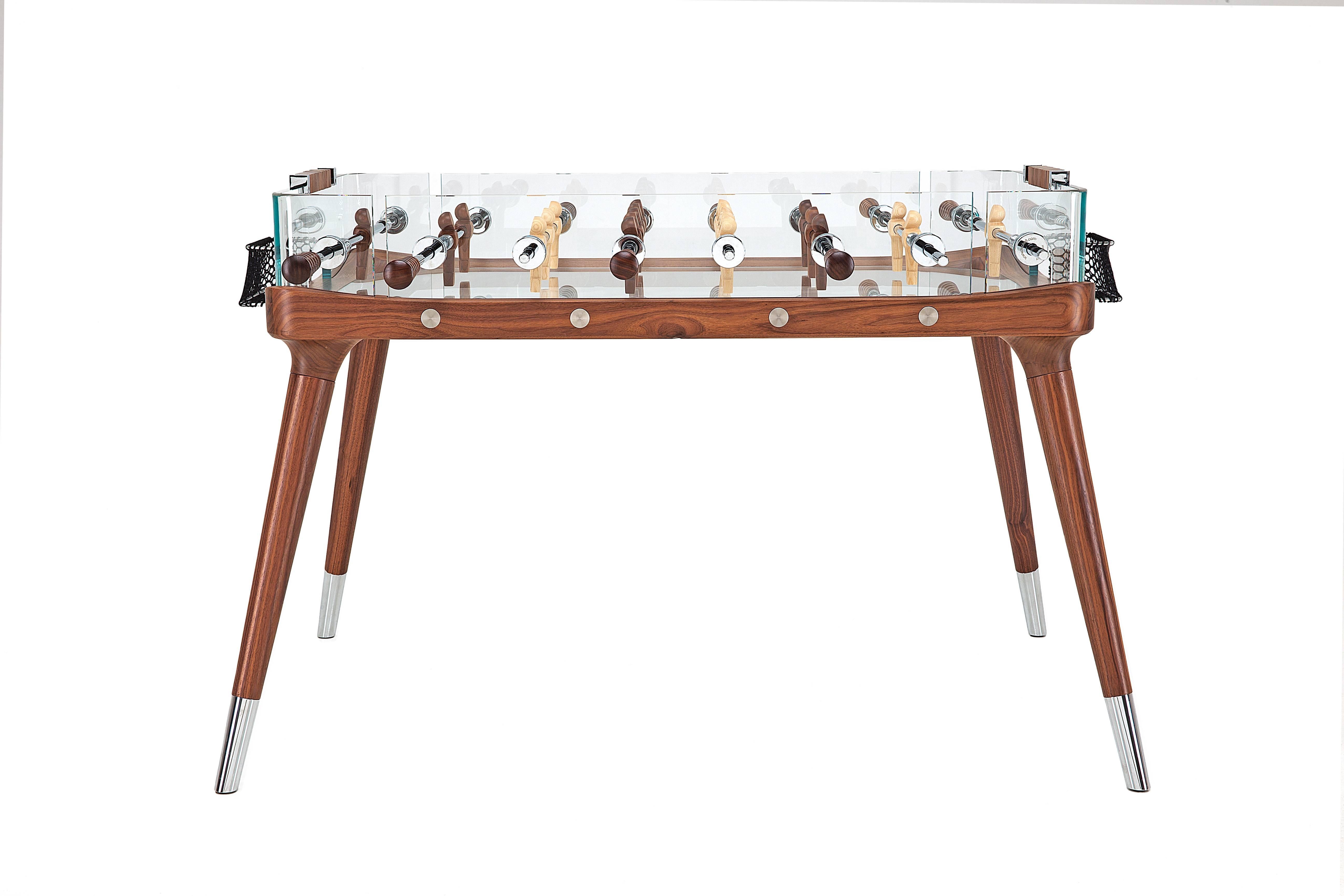 A subtle and elegant walnut structure highlights and supports this modern and
essential foosball table, inviting the challenge of enjoying the game until its very last minute (90° Minuto). Engineering and technology is cleverly concealed beneath the