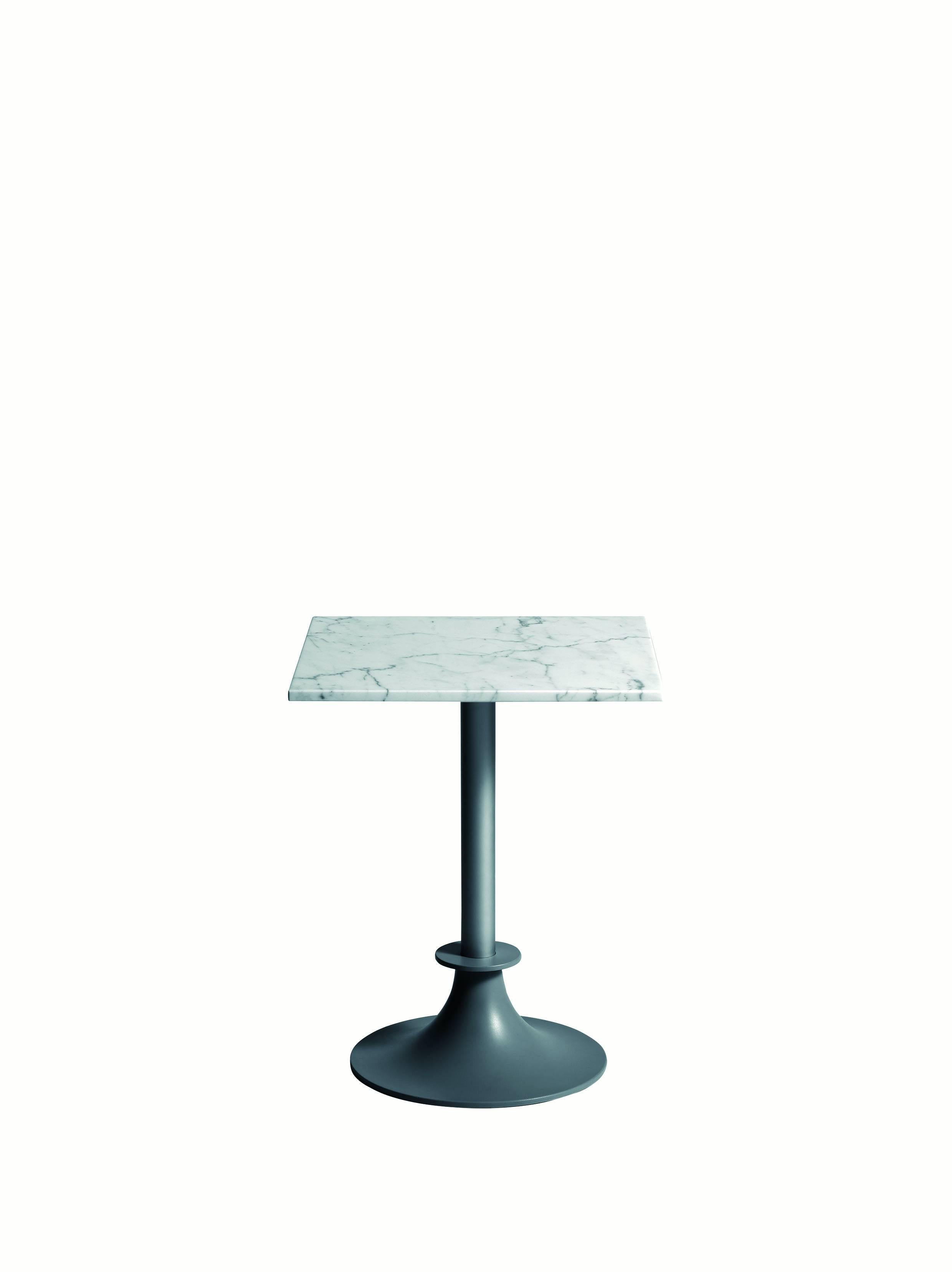 Lord YI-Tische von Philippe Starck, erhältlich mit schwarzer oder weißer Marmorplatte (21. Jahrhundert und zeitgenössisch) im Angebot