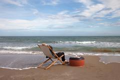 Pouf/tavolino Bombo "L" disegnato da Nestor Perkal per Oscar Maschera