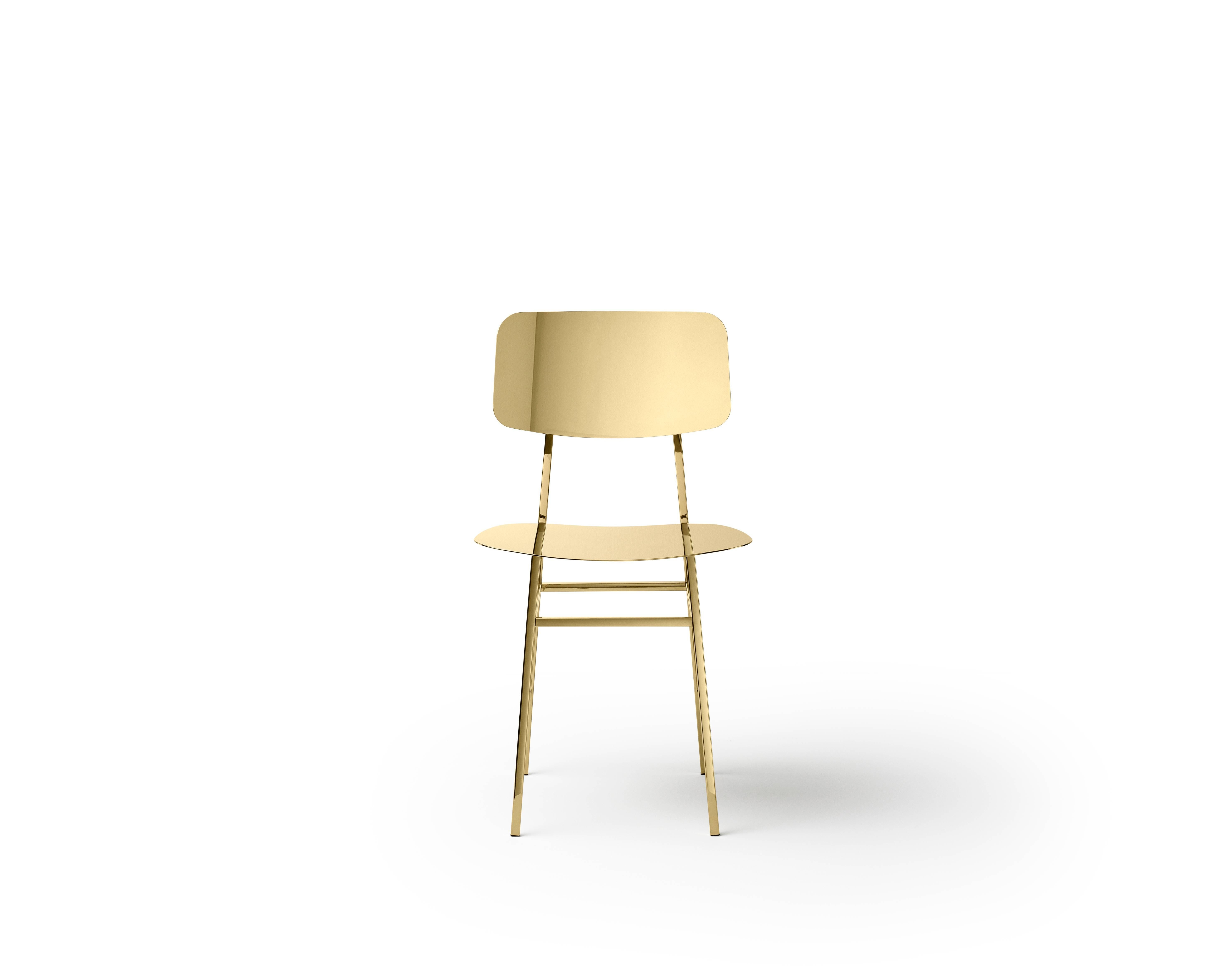 Stuhl aus rostfreiem Stahl in Messing poliert, entworfen von Nika Zupanc.