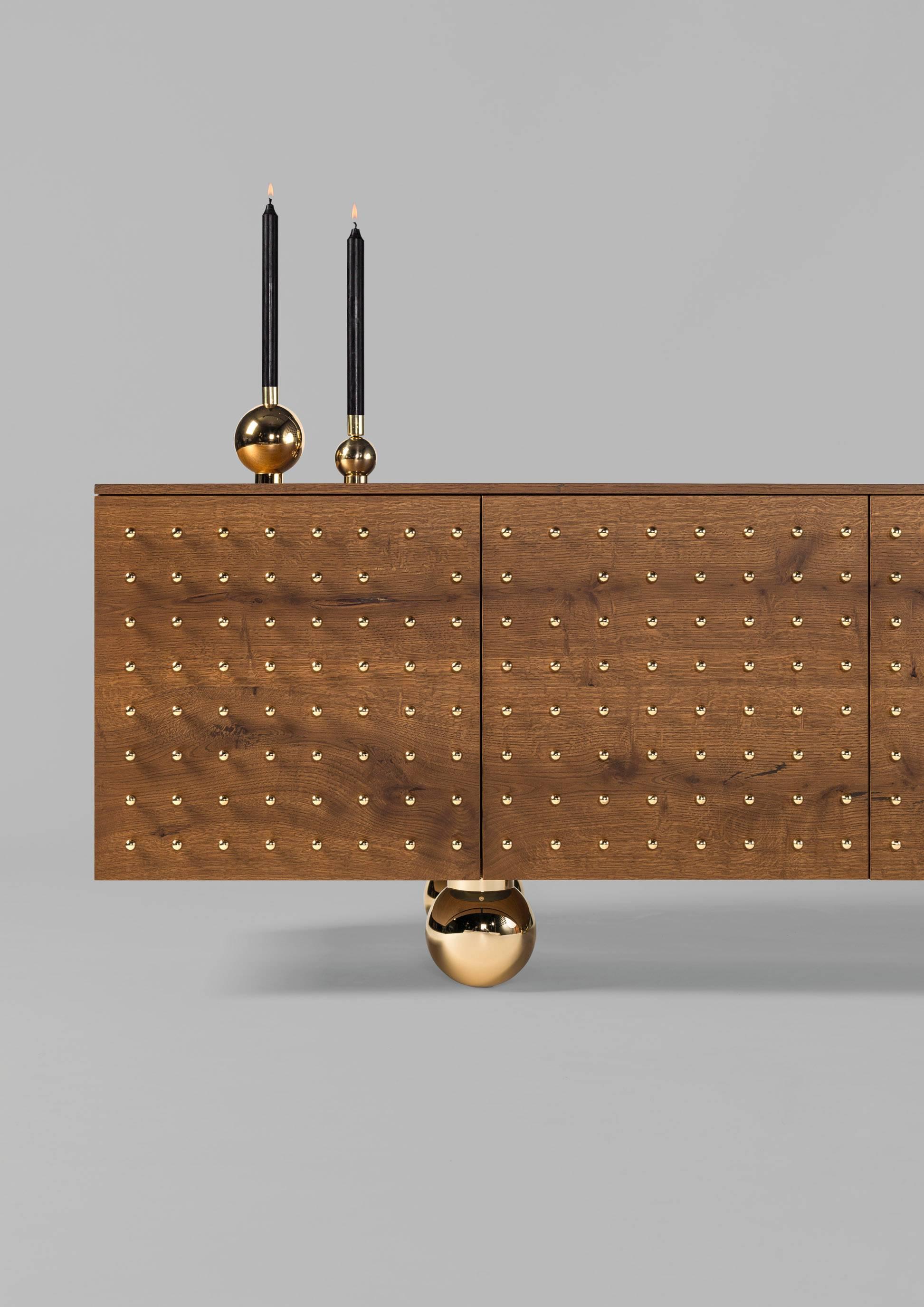 Ball cabinet limited edition of 2, designed by Ramón Úbeda for BD Barcelona.

Container, frontals and shelves veneered in natural stained dark oak. 
Legs in aluminum with a brass coat. Accessories in polished varnished brass. 

Dimensions 200 x