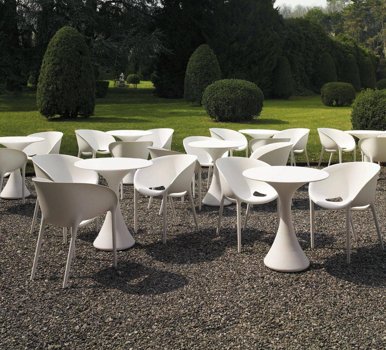 XXIe siècle et contemporain Fauteuil monobloc empilable Soft Egg conçu par Philippe Starck pour Driade en vente