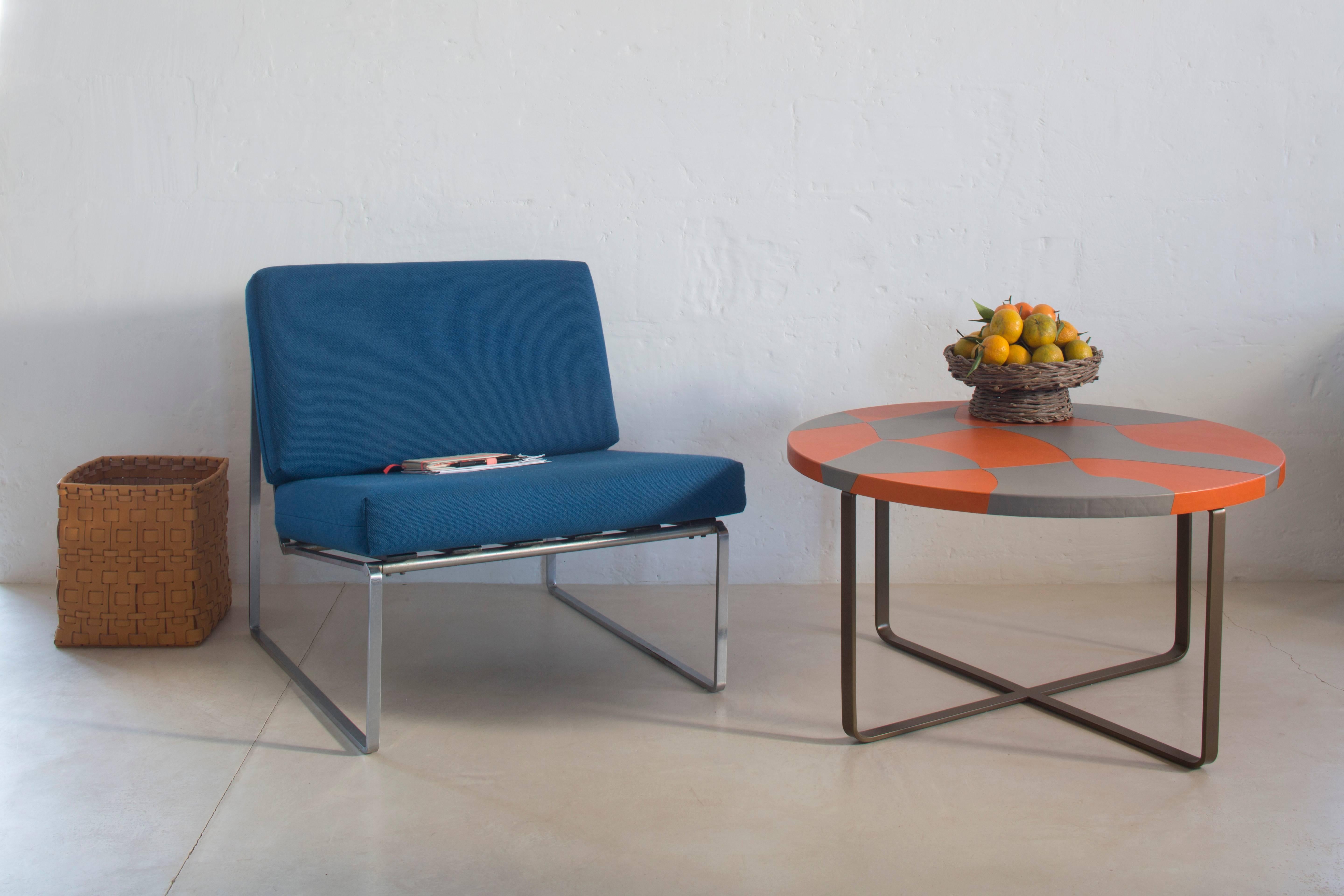 Acier Table basse « Sur » avec plateau en cuir incrusté de Nestor Perkal pour Oscar Maschera en vente