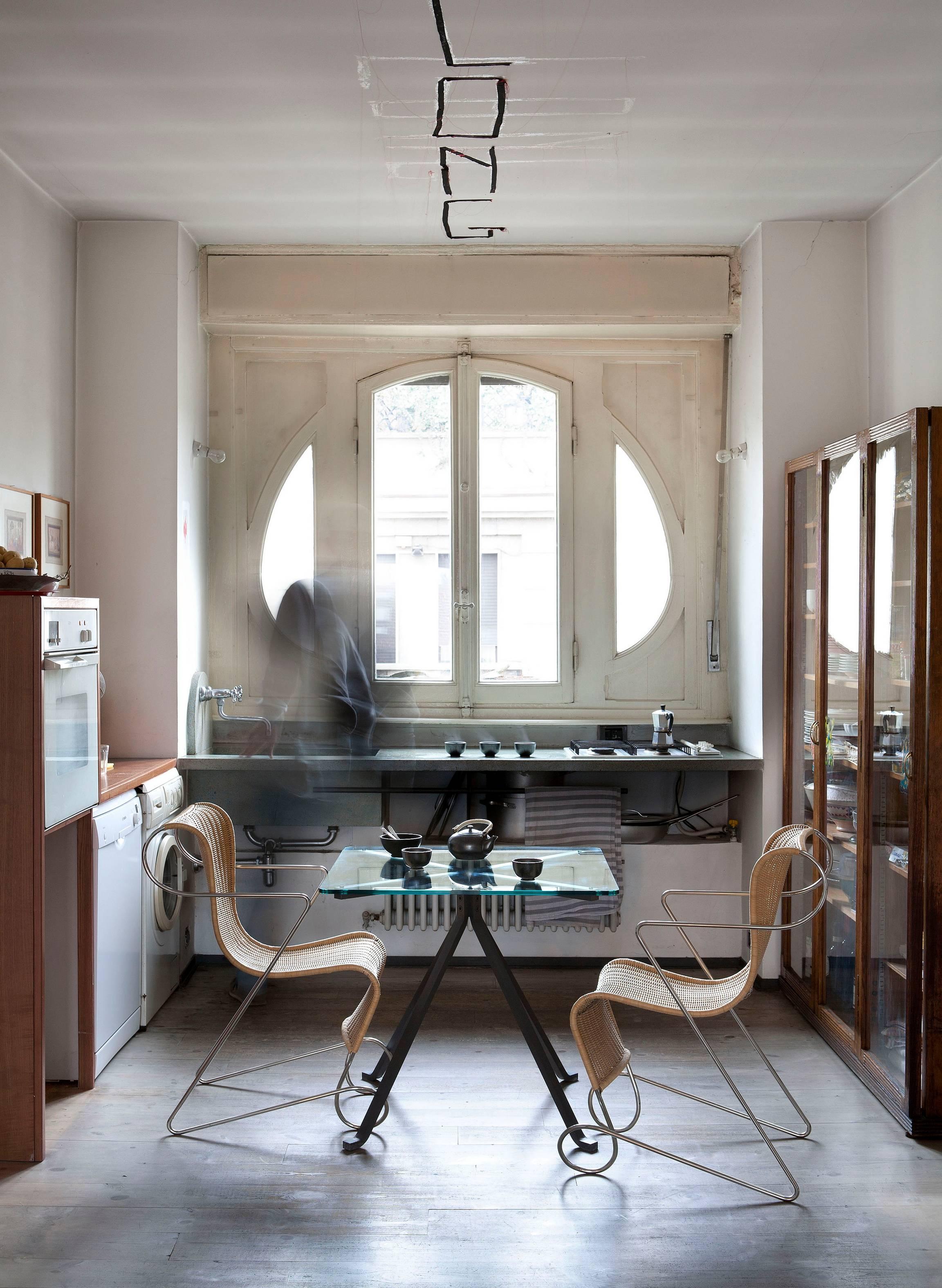 XXIe siècle et contemporain Table de salle à manger « Cugino » en verre trempé et acier peint d'Enzo Mari pour Driade en vente