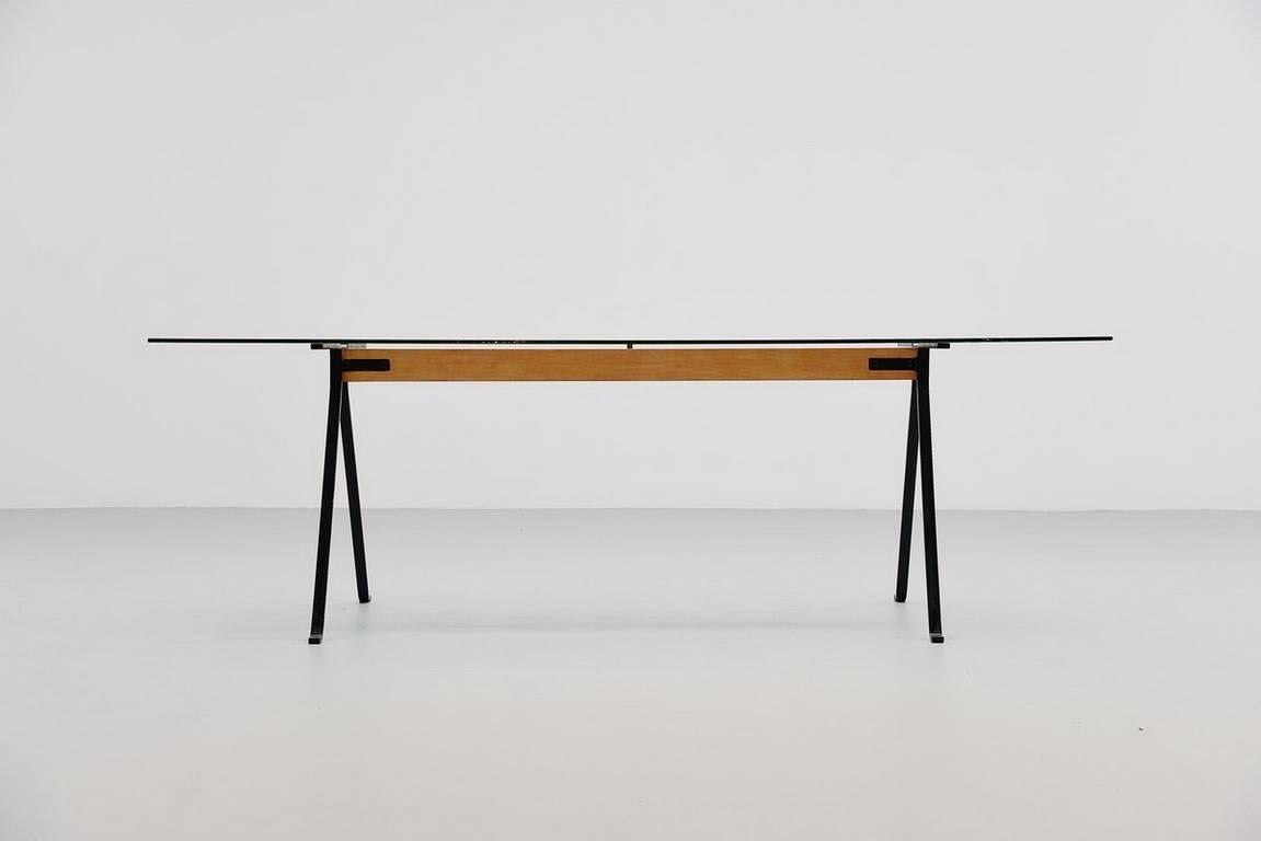 Peint Table « Frame » avec plateau en verre trempé, poutre de bois et acier de E. Mari pour Driade en vente
