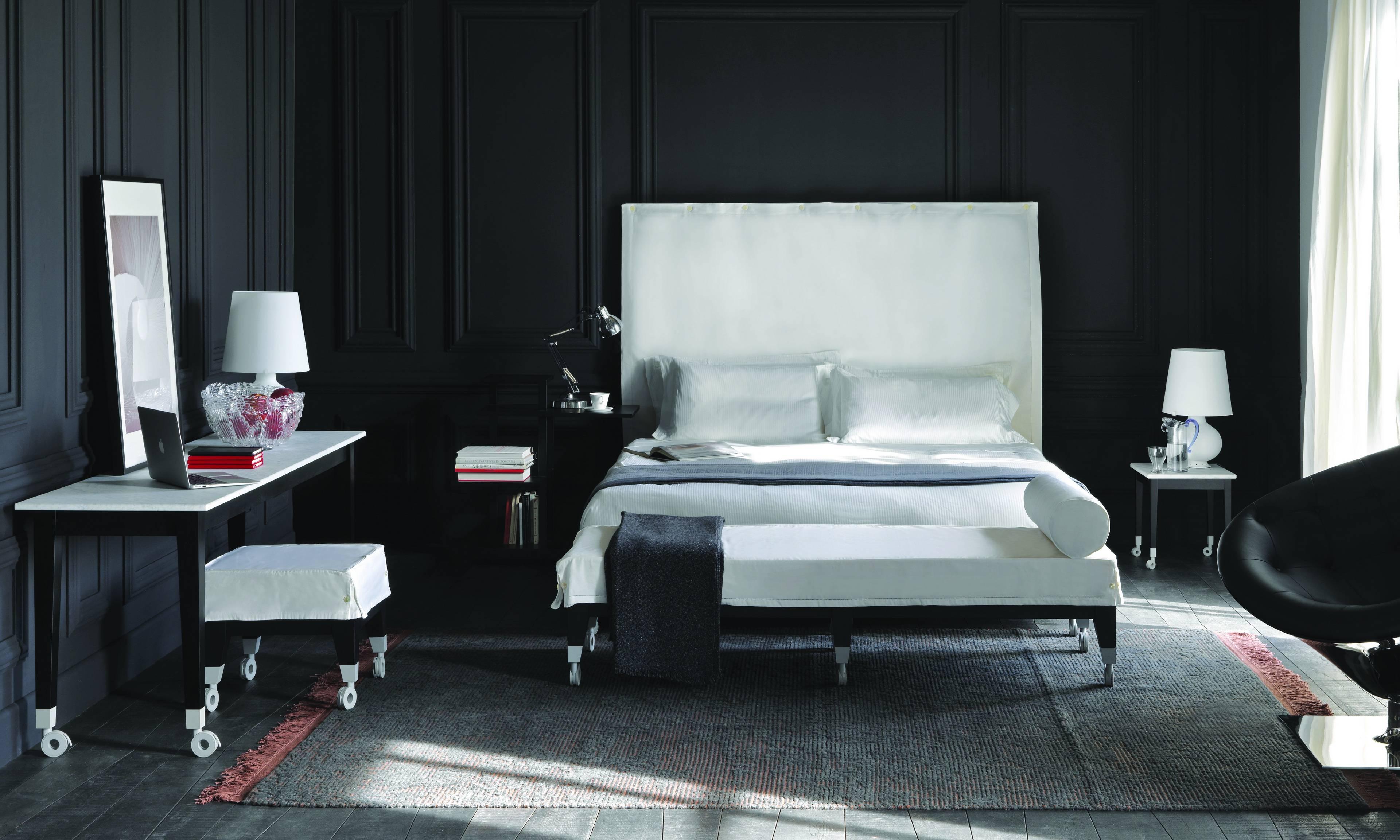 „Neoz“-Doppelbett aus gegossenem Mahagoni, entworfen von Philippe Starck für Driade (Italienisch)