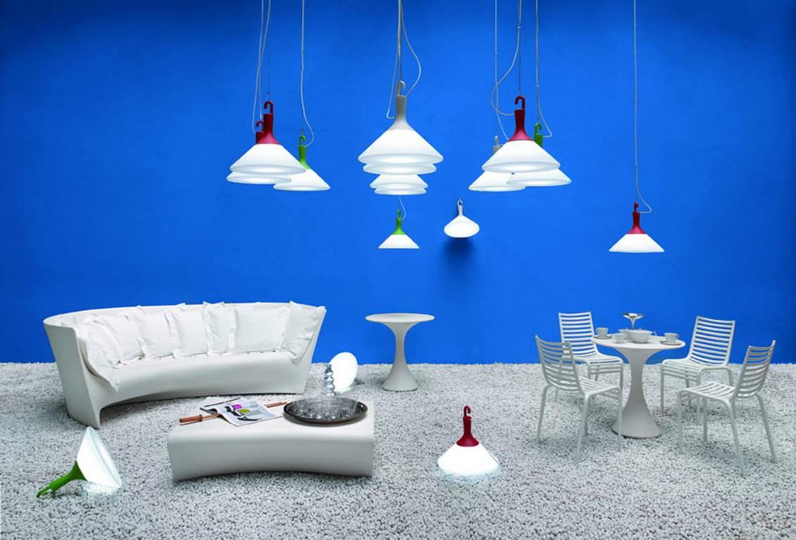 XXIe siècle et contemporain Table « Kissi » en polyéthylène coloré conçue par Miki Astori pour Driade en vente