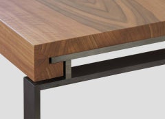 Mesa con tablero de madera y base de metal "Marrón" Diseñada por Stephane Lebrun para Dessie'