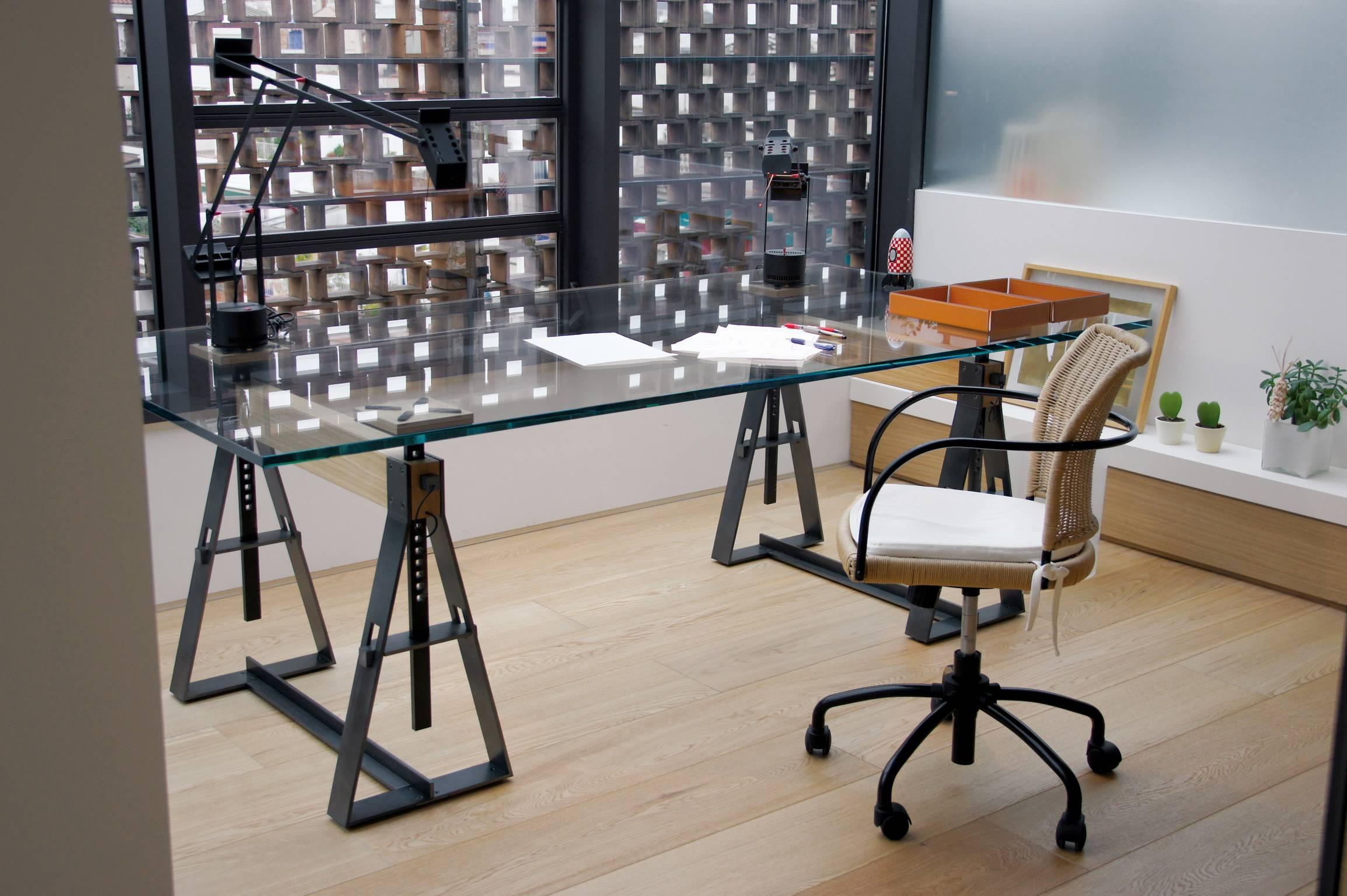 height adjustable trestle table