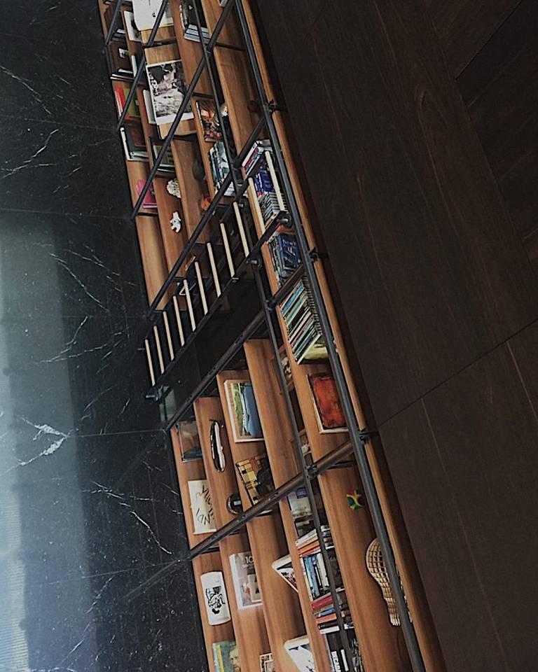 Libreria a scaffali modulari 