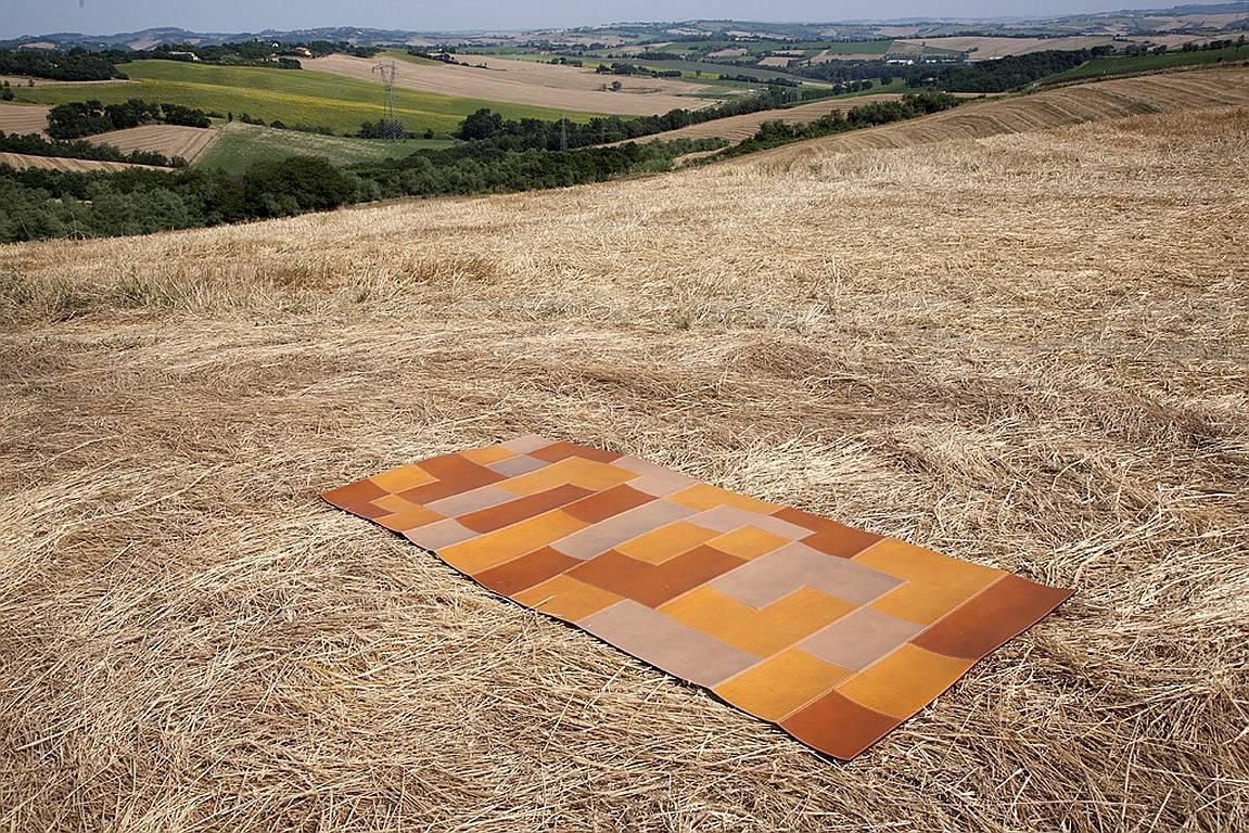 Cuir Tapis en cuir « Mathe » 3 » conçu par Nestor Perkal pour Oscar Maschera en vente