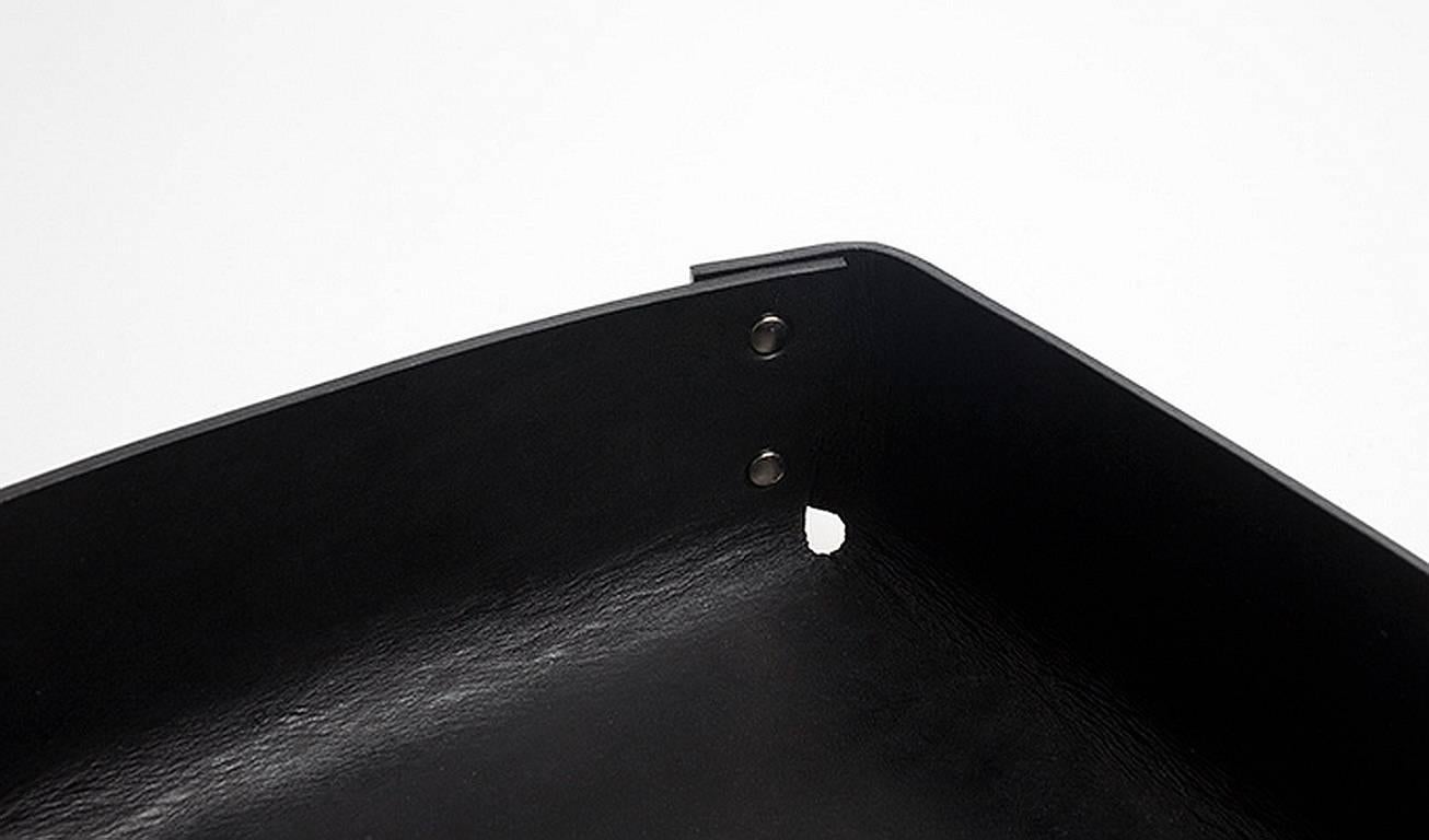 „“Attilio“-Tablett aus geripptem Leder, entworfen von Claude Bouchard für Oscar Maschera (Italienisch) im Angebot