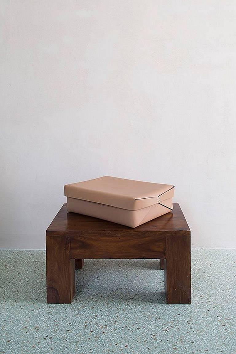 Boîte en cuir «ettangolare » conçue par Oscar Maschera Neuf - En vente à Brooklyn, NY