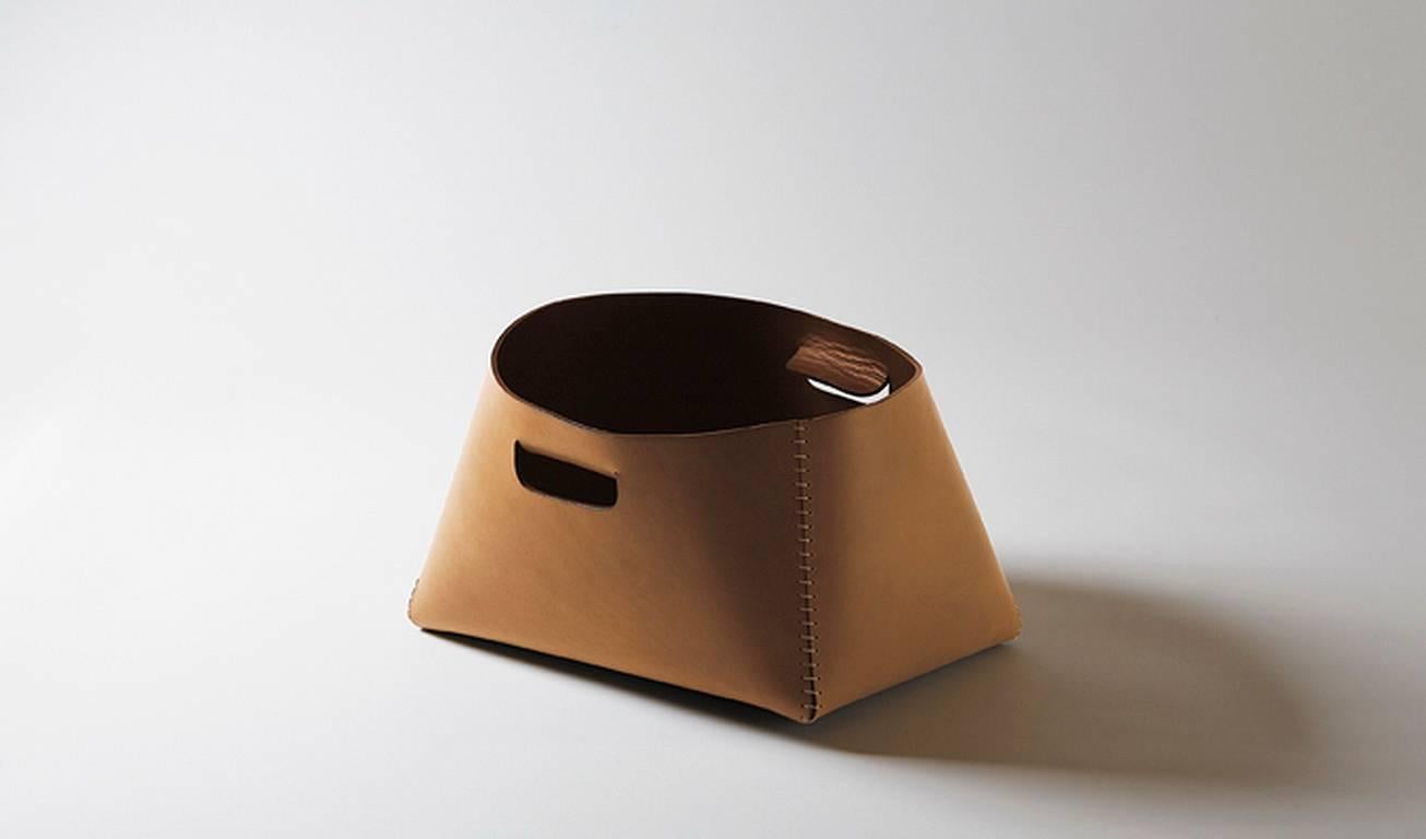 Moderne Panier en cuir « Giulia » avec poignées conçu par C. Bouchard pour Oscar Maschera en vente