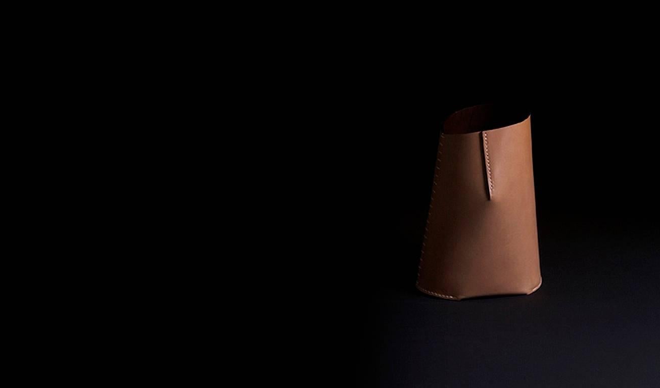 „Roum roum“ Lederbehälter, entworfen von Claude Bouchard für Oscar Maschera (Italienisch) im Angebot