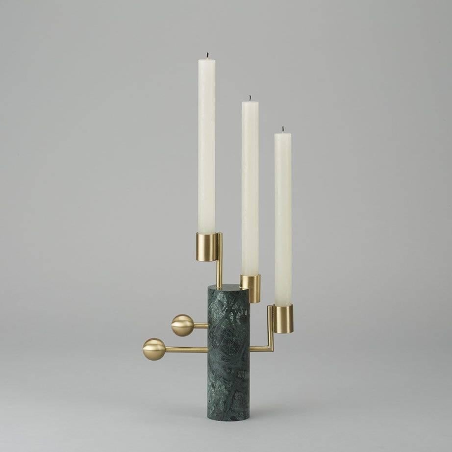 Verde Guatemala-Marmor-Kerzenhalter „Stargazer“, entworfen von Lara Bohinc (Gebürstet)