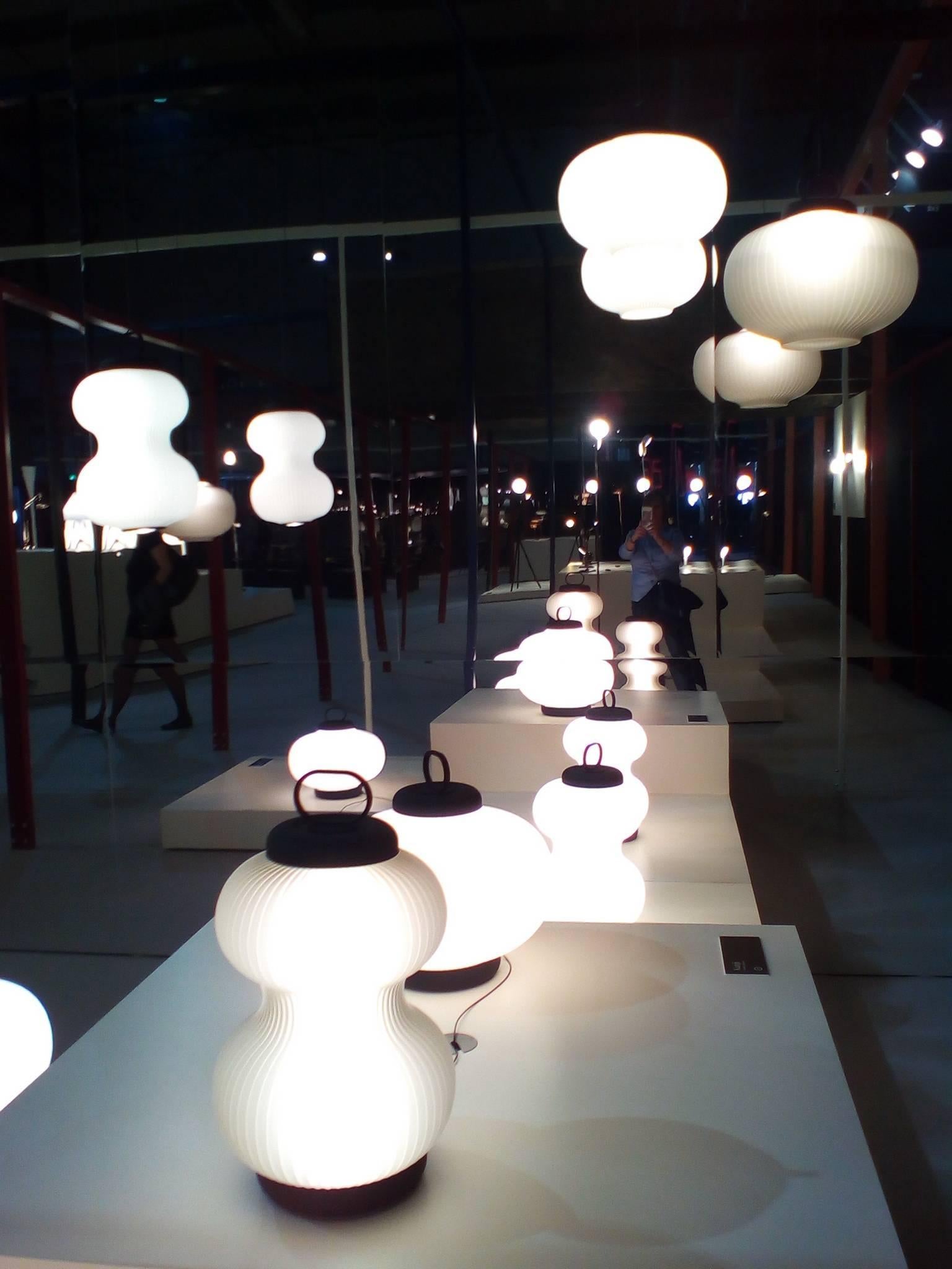 XXIe siècle et contemporain Lampe de bureau large en verre soufflé Kanji, conçue par Denis Guidone pour Fontana Arte en vente