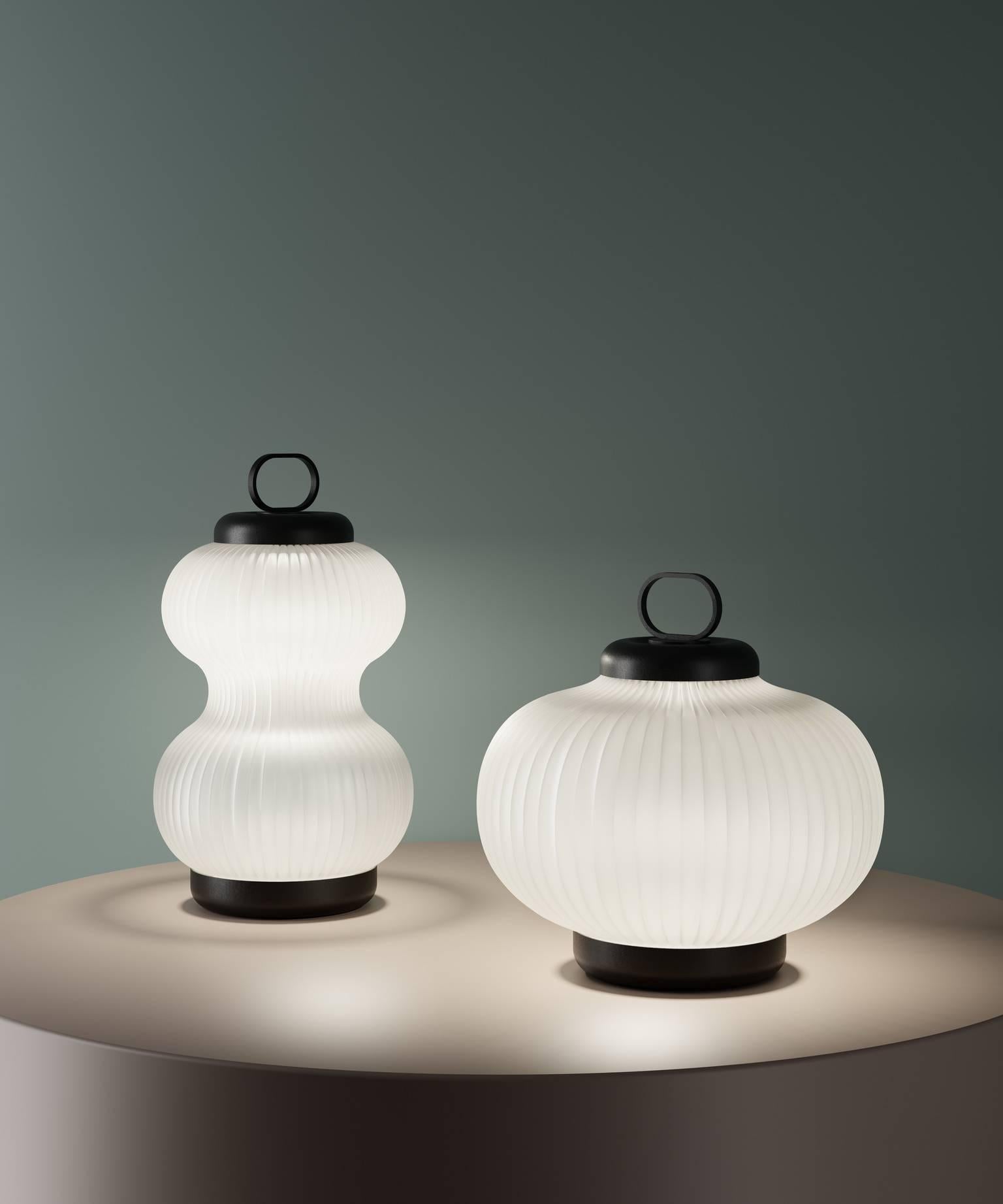 italien Lampe de bureau fine en verre soufflé Kanji, conçue par Denis Guidone pour Fontana Arte en vente
