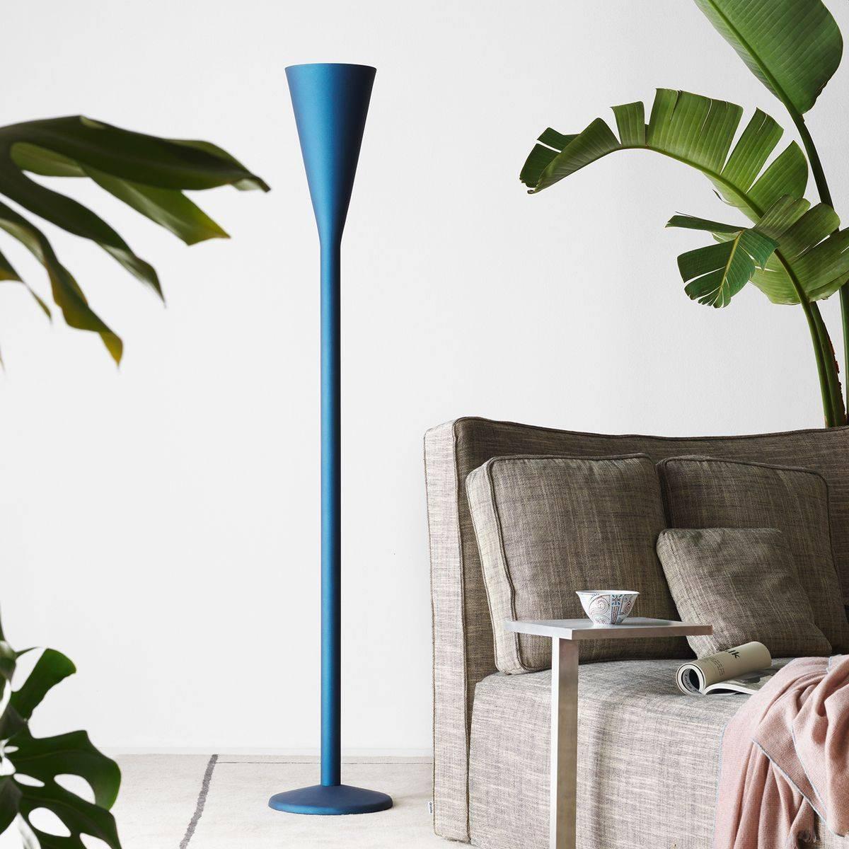 Moderne Lampadaire FontanaArte « Luminateur » LED en métal bleu ou blanc par Pietro Chiesa en vente