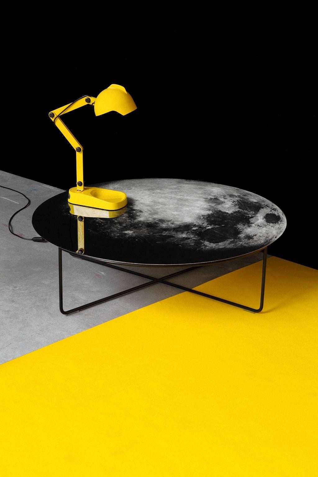 Bedruckter Glasspiegel-Couchtisch „My Moon My Mirror“ von Moroso für Diesel im Zustand „Neu“ im Angebot in Brooklyn, NY