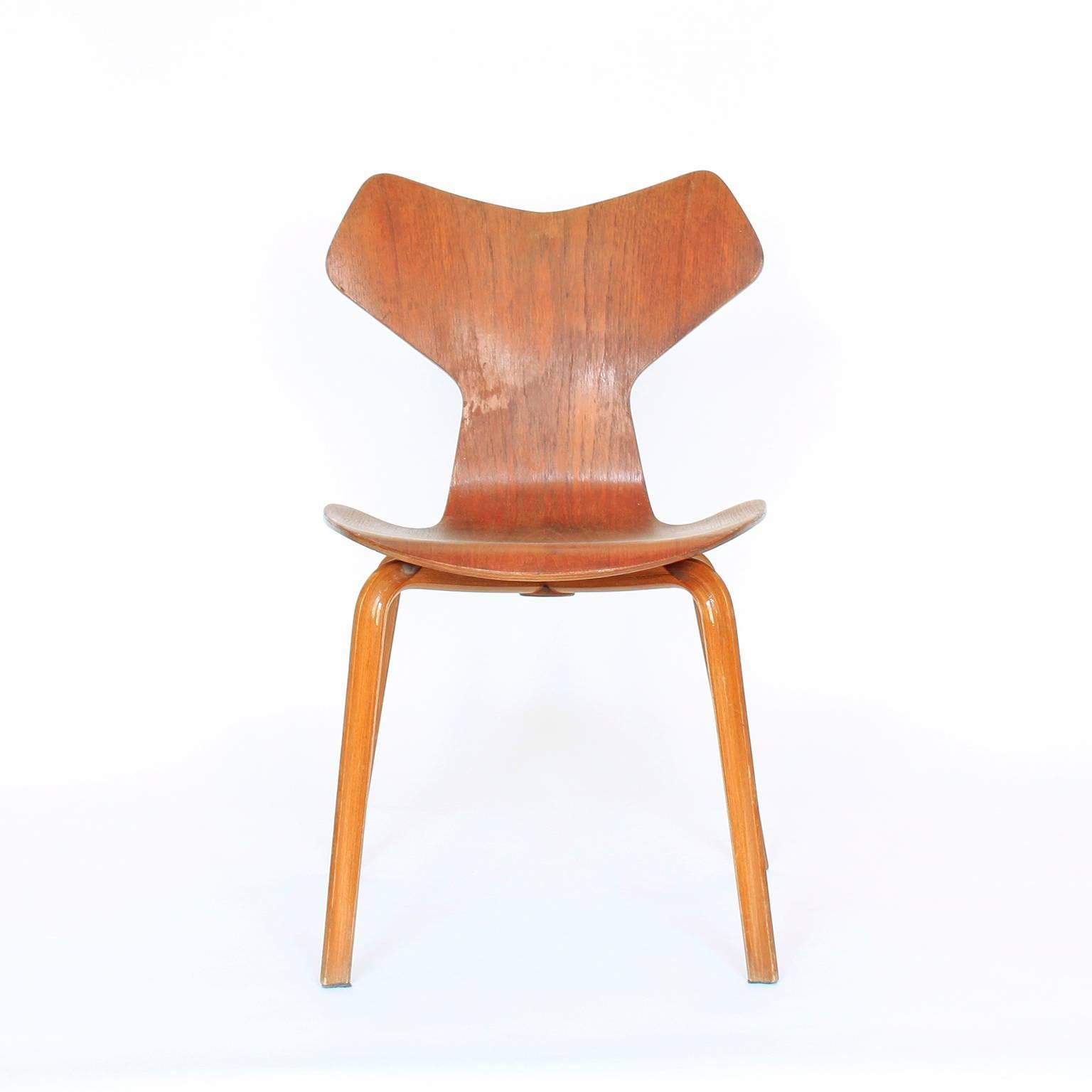 Danish Pair of Grand Prix Chairs by Arne Jacobsen For Sale
