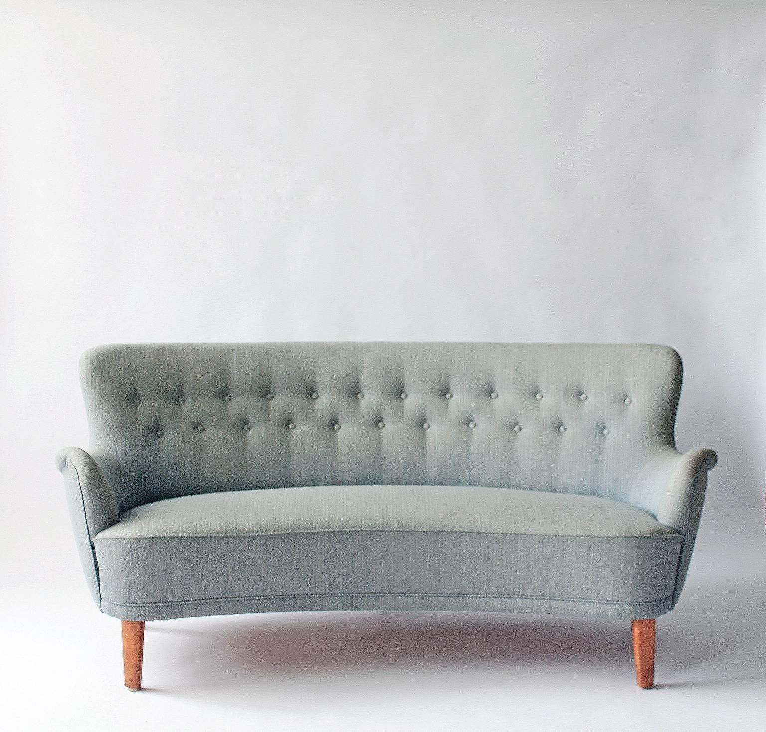 A rare Runda version of Carl Malmsten's Samsas sofa. Wonderful shape to see in the round. In good vintage condition in original wool upholstery. Gently curves at the back and lets the sitter lean back at a more casual angle than the more common