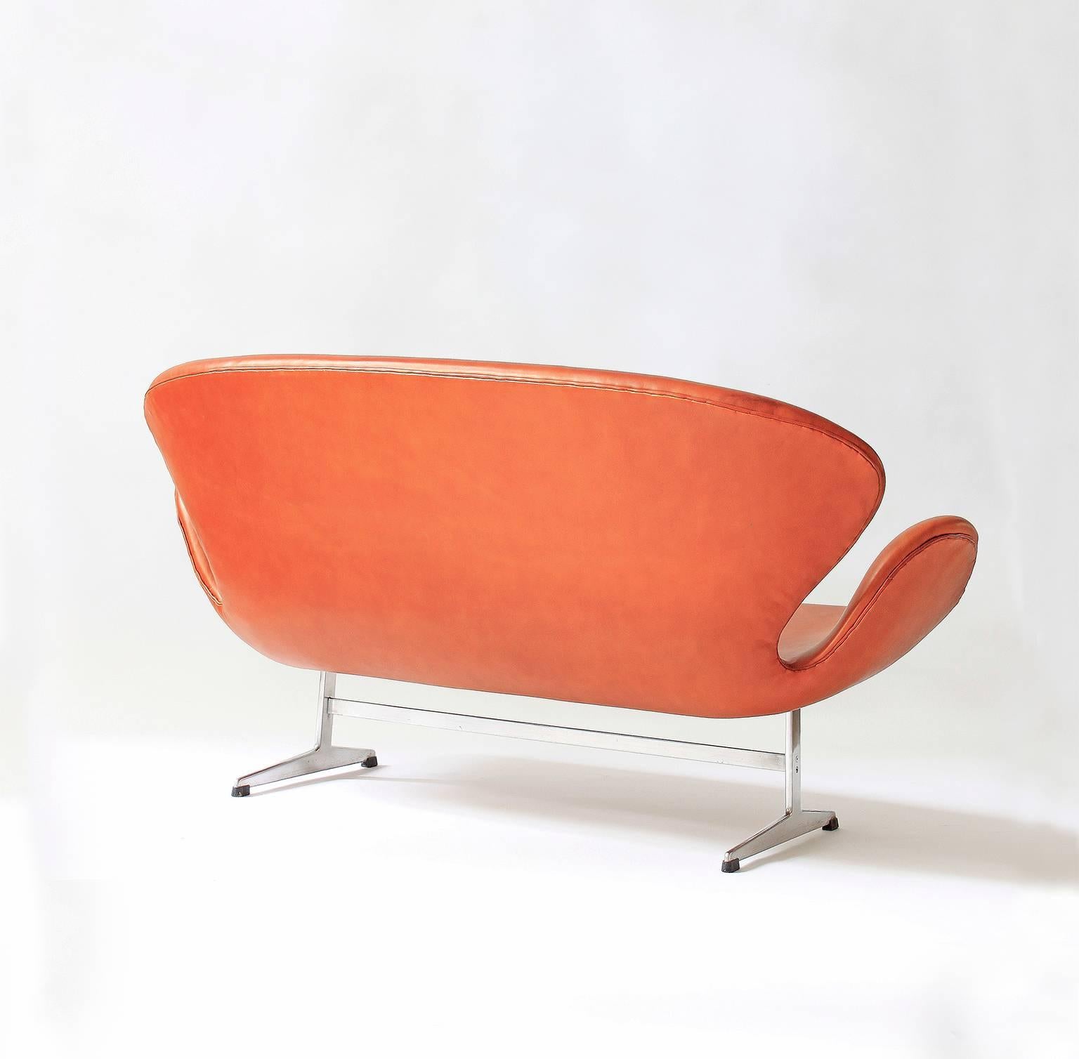 Mid-20th Century Arne Jacobsen Swan Sofa