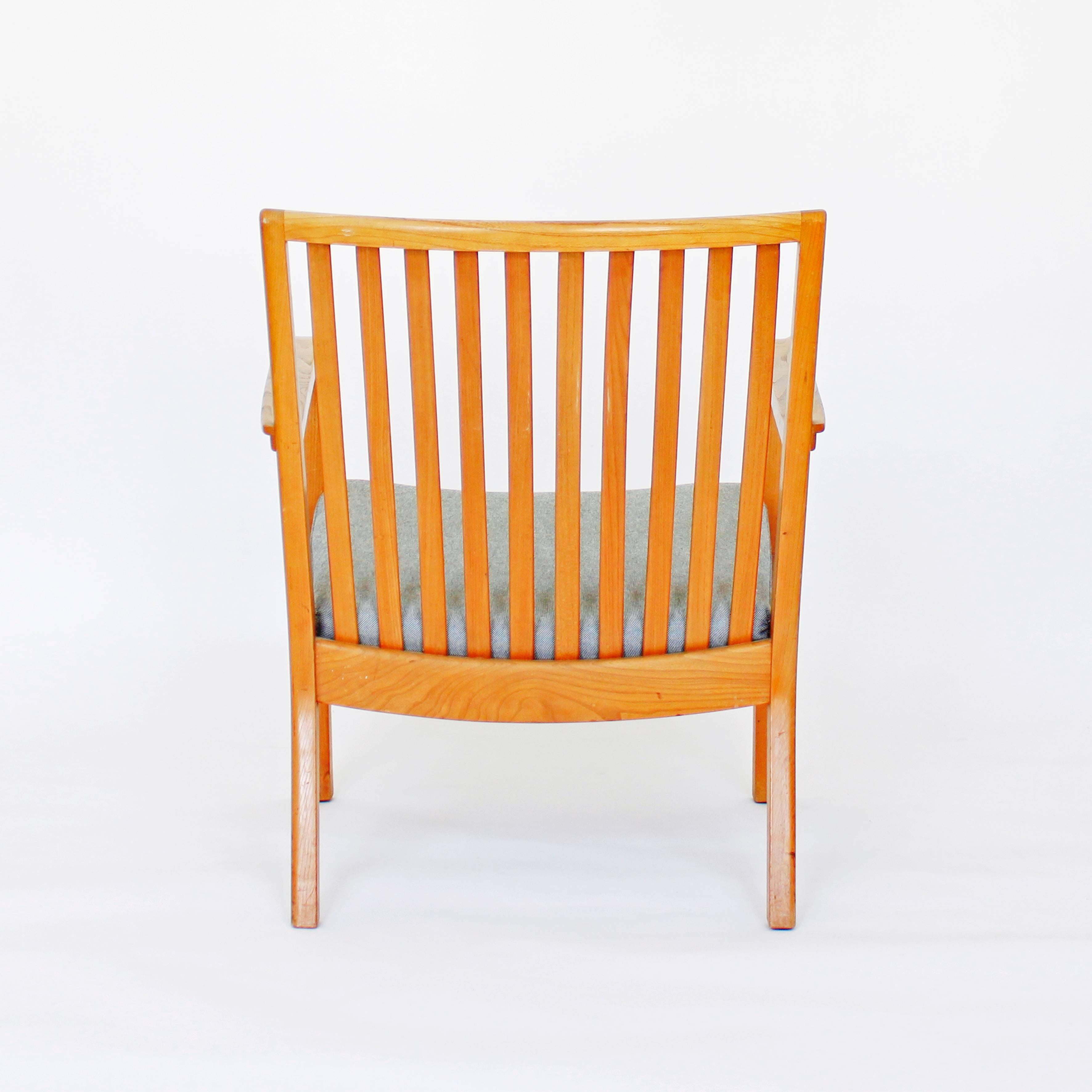 Deco era Danish armchair in walnut wood designed by Edvard Kindt-Larsen for Gustav Bertelsen. We do have a back cushion but we think it looks best with the spokes exposed

Most Kindt-Larsen designs are attributed both to Edvard and his wife Tove,