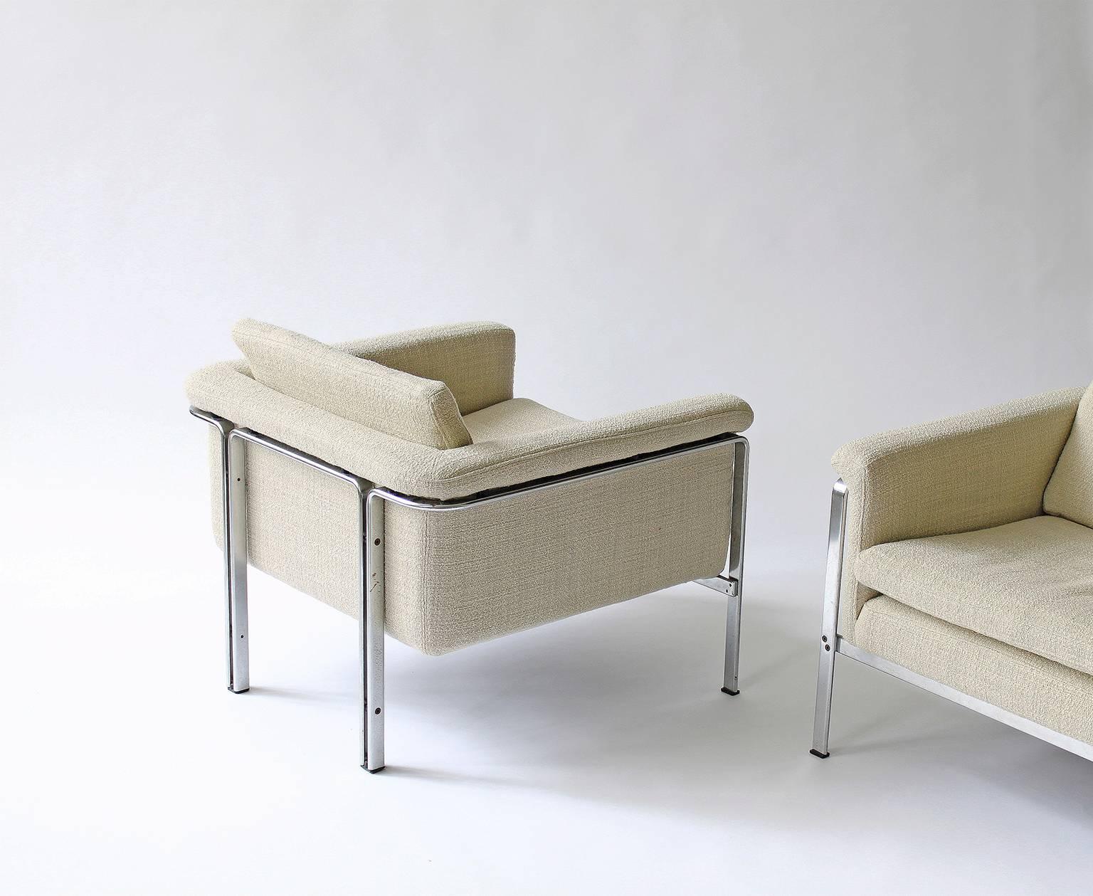 A pair of deep club chairs designed by Horst Brüning. Manufactured in Germany by Kill International. Chromed steel frame in a strong geometric shape supporting an upholstered monocoque. New wool fabric. Chrome shows marks of age and use.