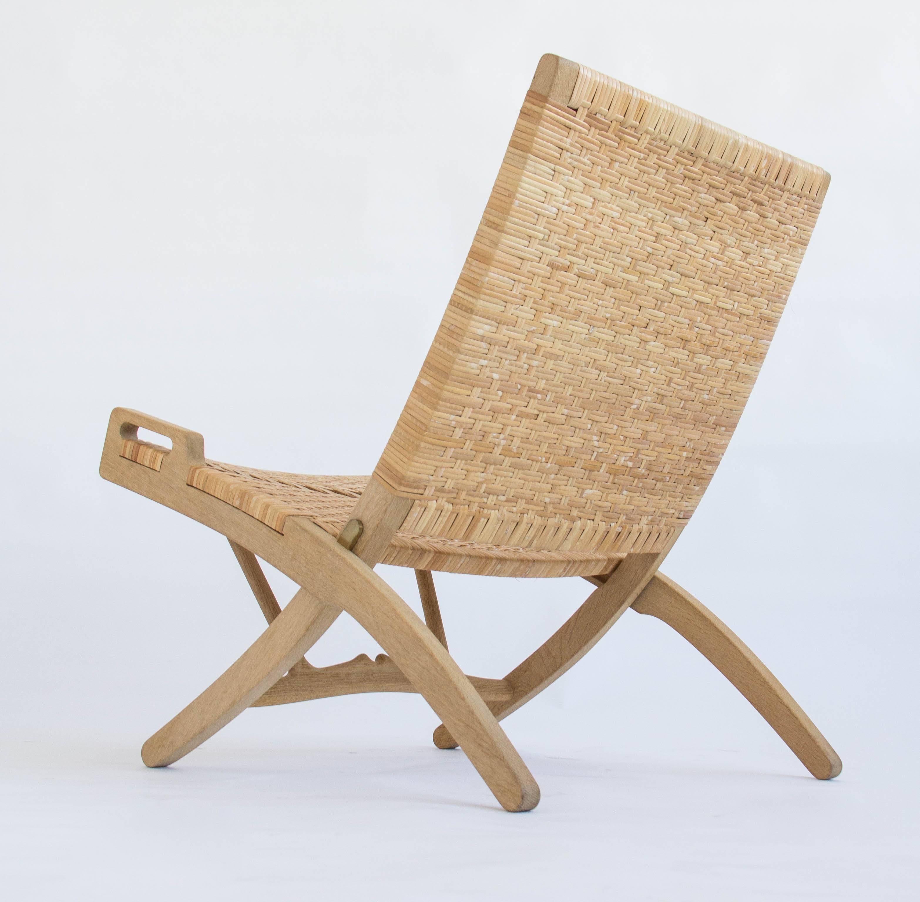 Woven Pair of Hans Wegner Oak and Cane Folding Lounge Chairs 