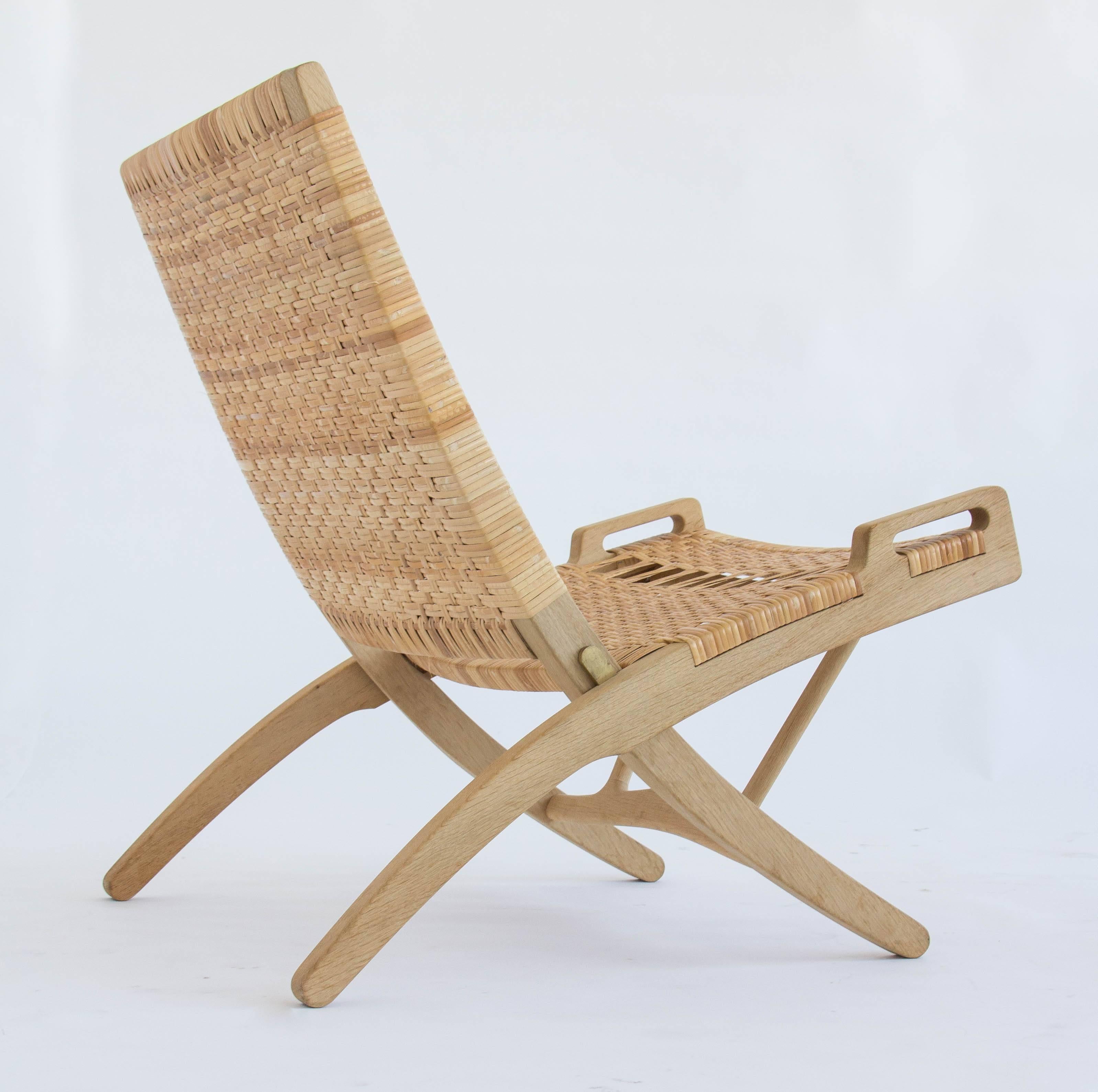 Pair of Hans Wegner Oak and Cane Folding Lounge Chairs  1