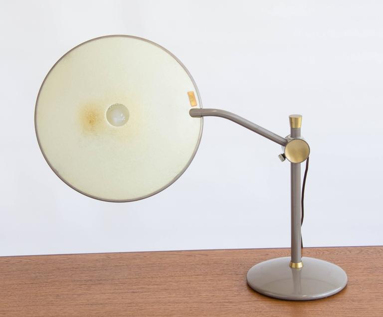 Dazor Model 2008 Saucer Desk Lamp At 1stdibs Mid Century Modern Dazor Model 2008 Saucer Desk Lamp For