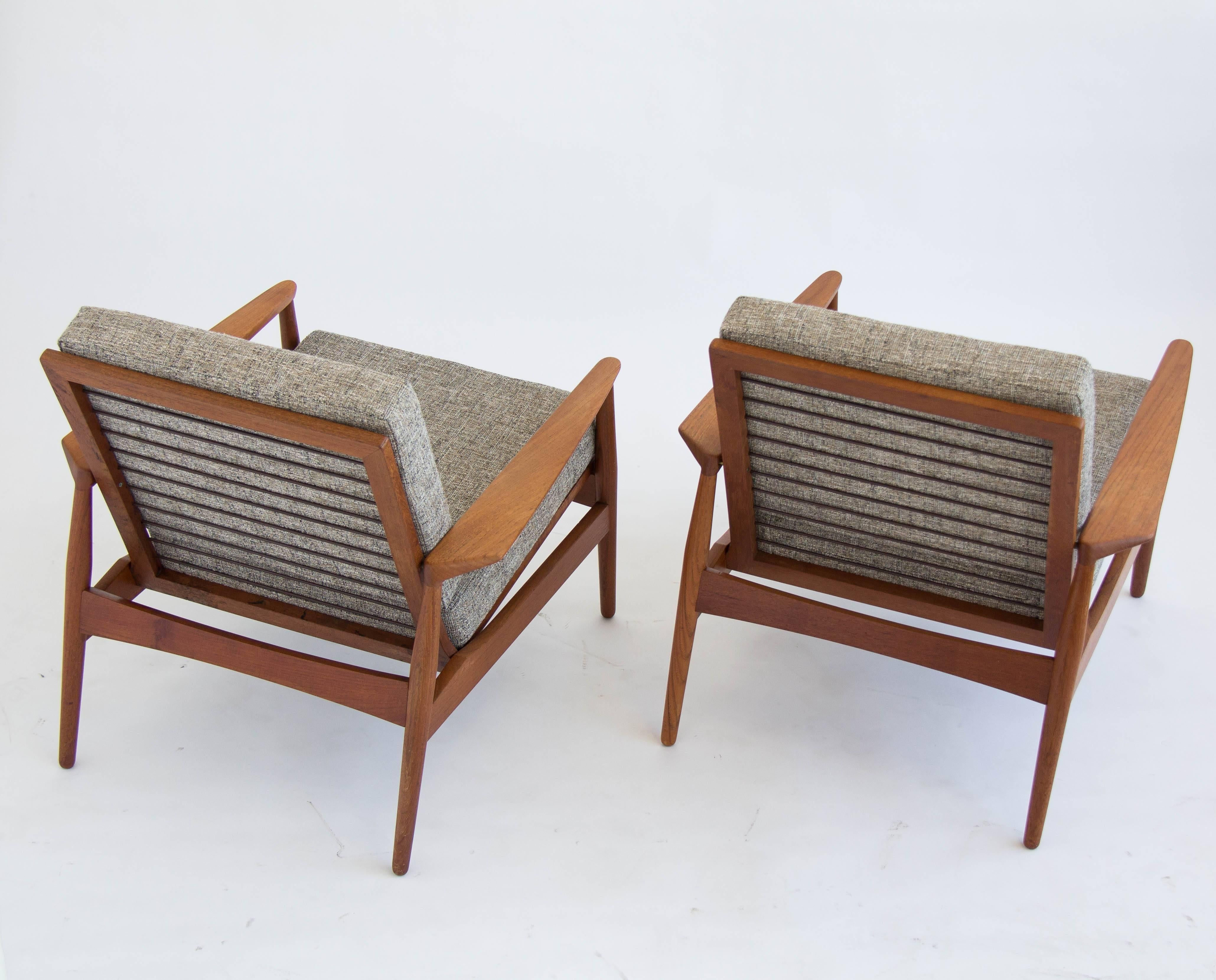 Pair of Danish Teak Lounge Chairs 1