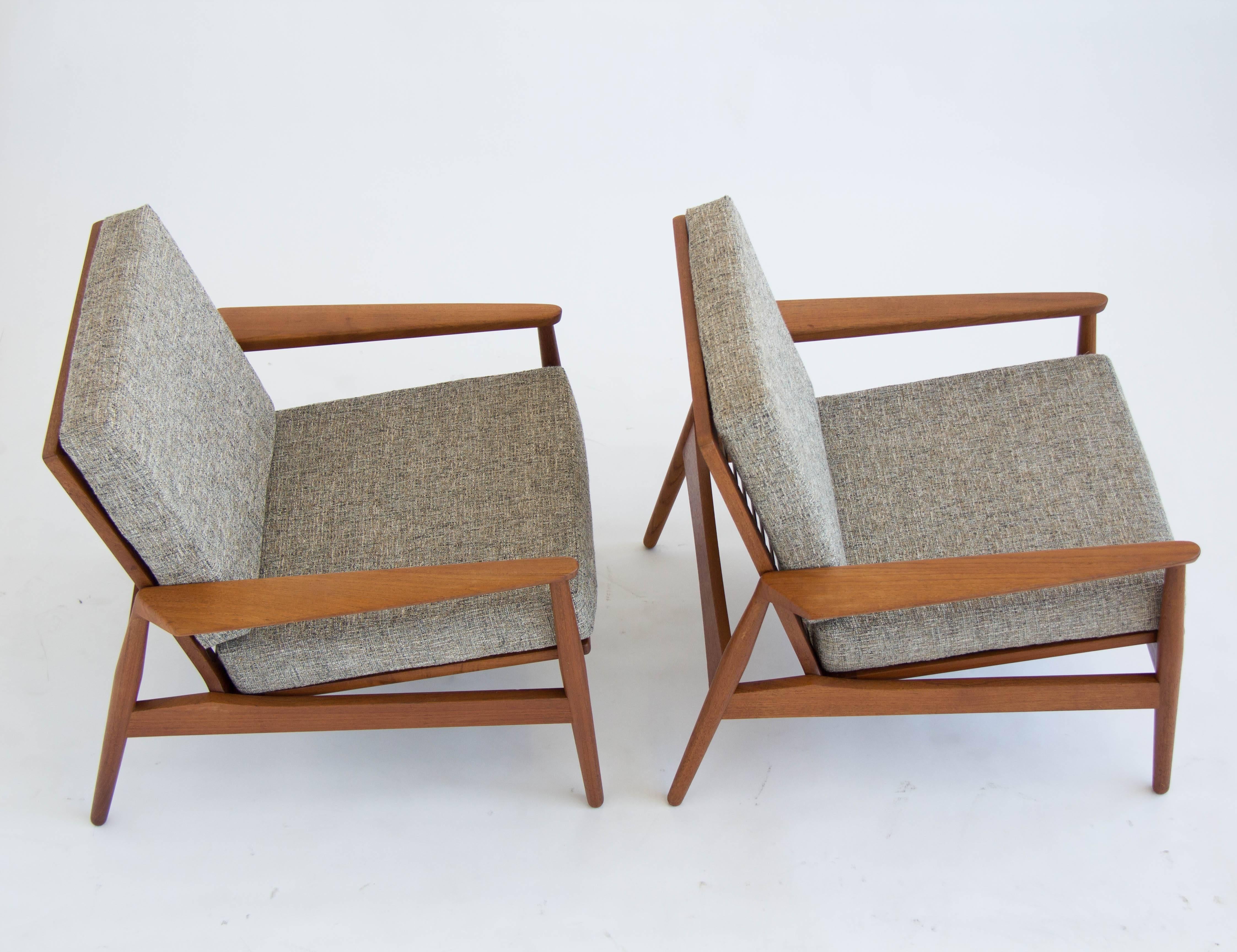 Scandinavian Modern Pair of Danish Teak Lounge Chairs