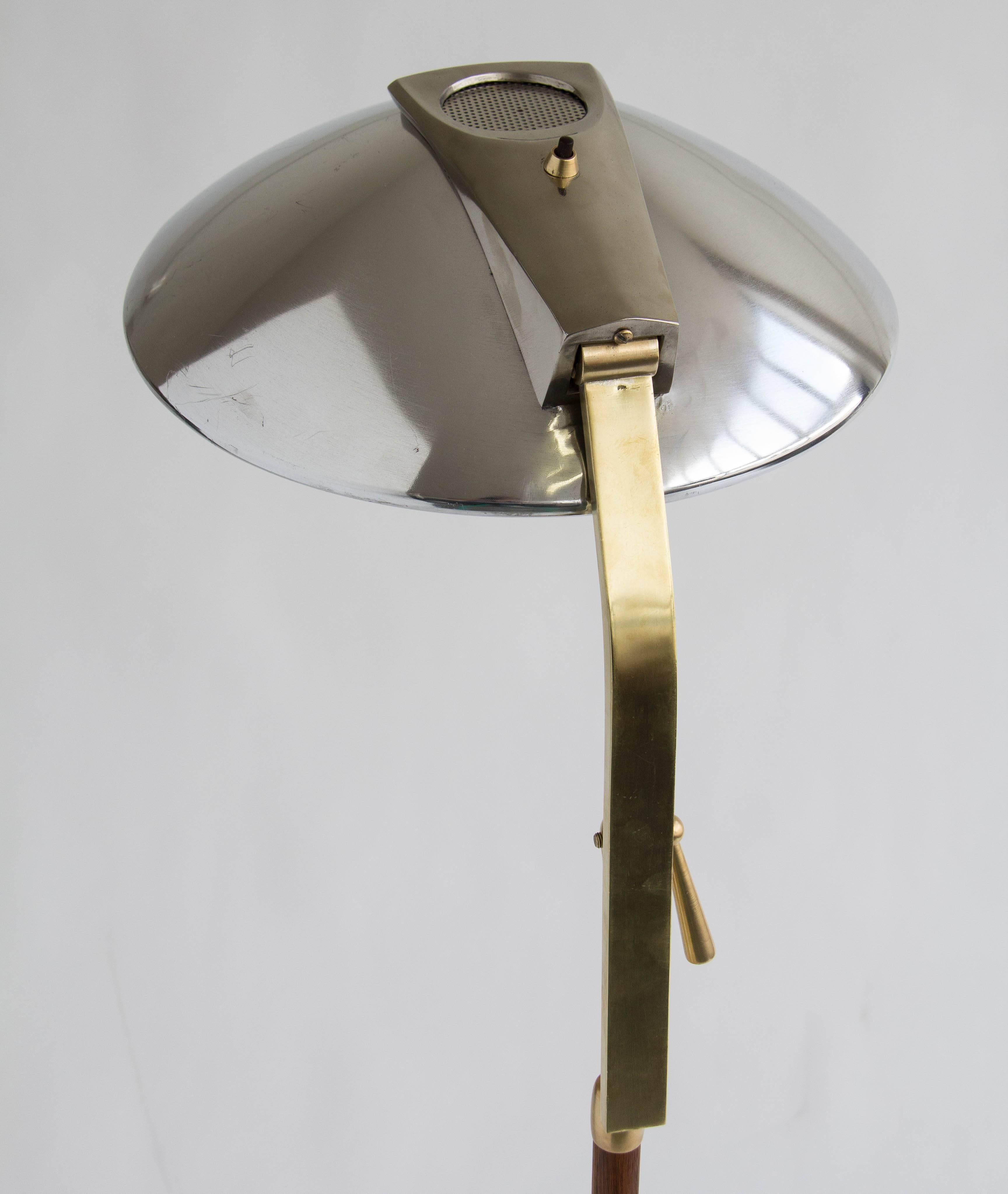 Laurel ‘Cobra’ Walnut and Brass Floor Lamp by Gerald Thurston In Good Condition In Los Angeles, CA