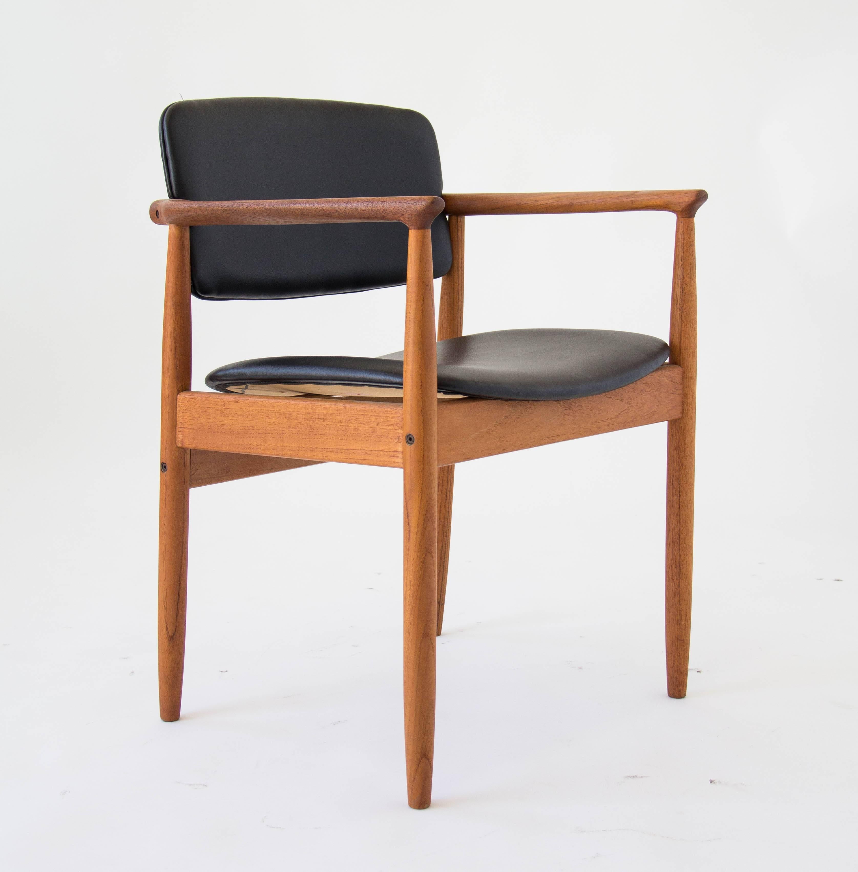 Single Farsø Stolefabrik Danish Armchairs in Teak and Vinyl In Excellent Condition In Los Angeles, CA