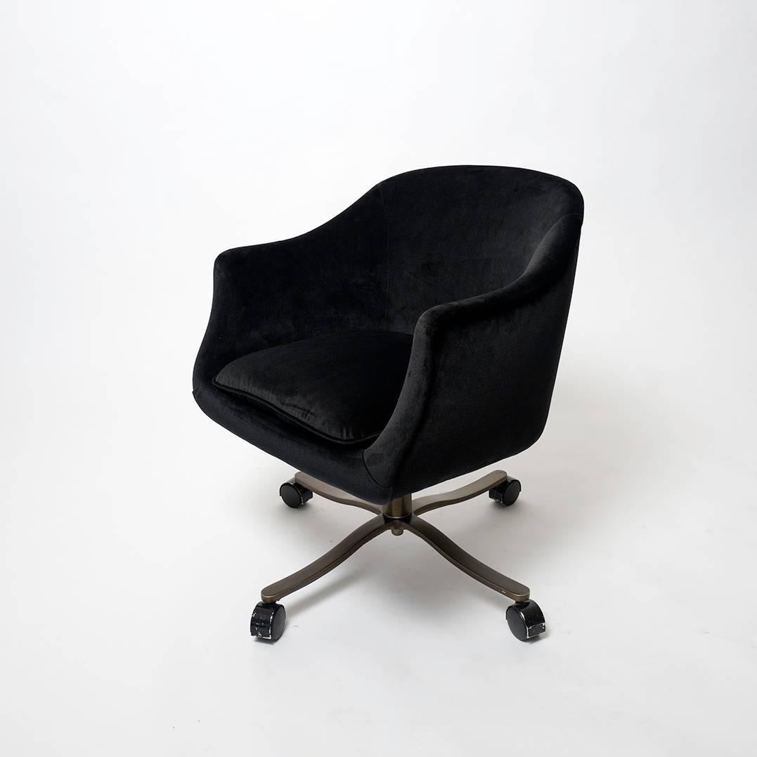 Single Swiveling Conference Chair by Nicos Zographos In Excellent Condition In Los Angeles, CA