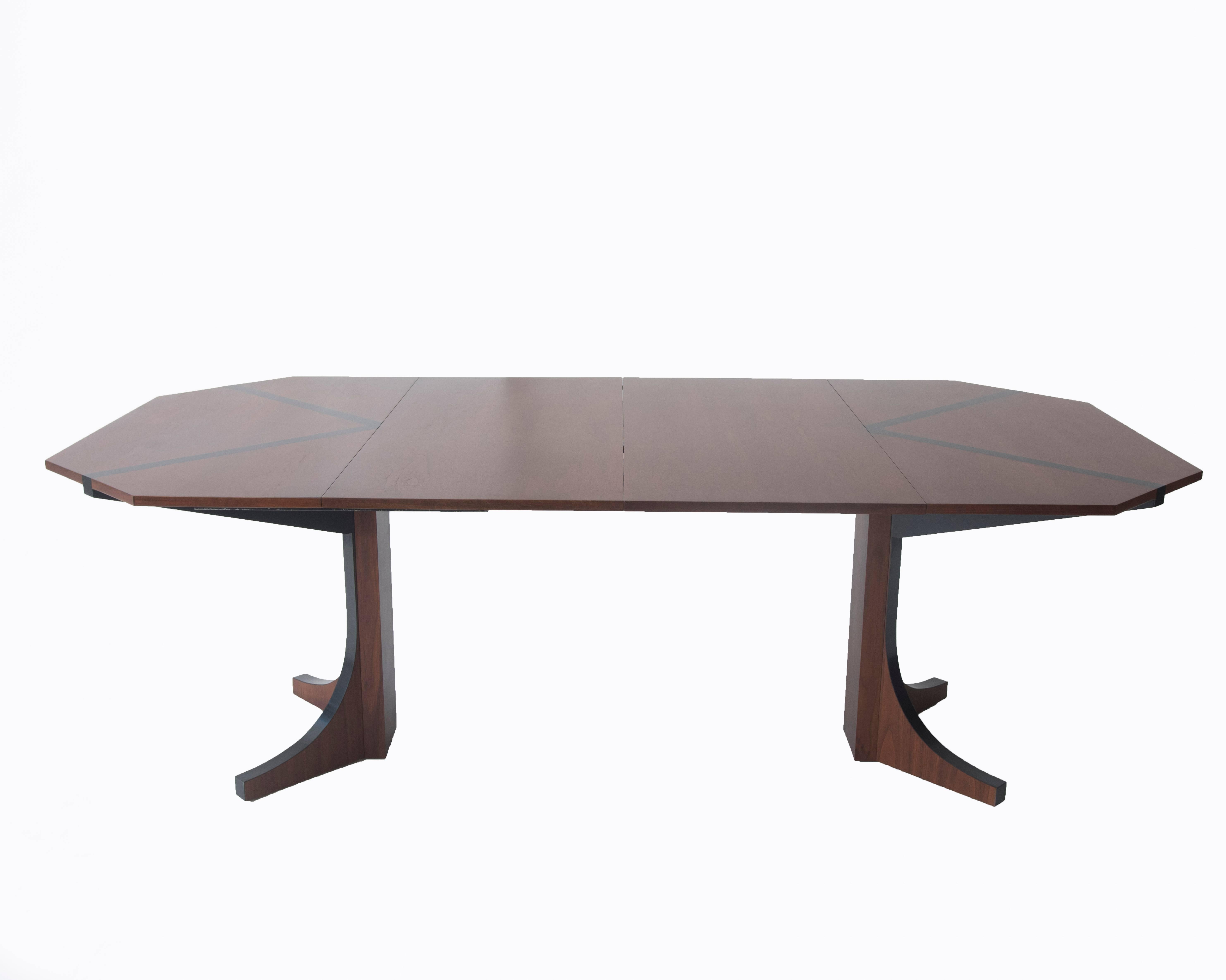 Glenn of California Walnut Dining Table by John Kapel In Excellent Condition In Los Angeles, CA