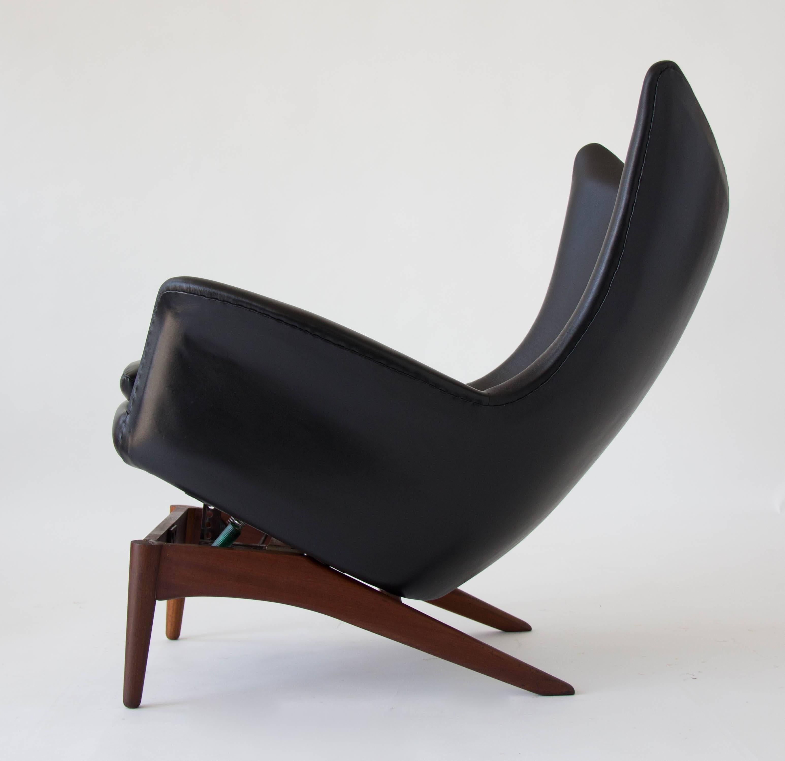H.W. Klein Leather Reclining Lounge with Ottoman 1