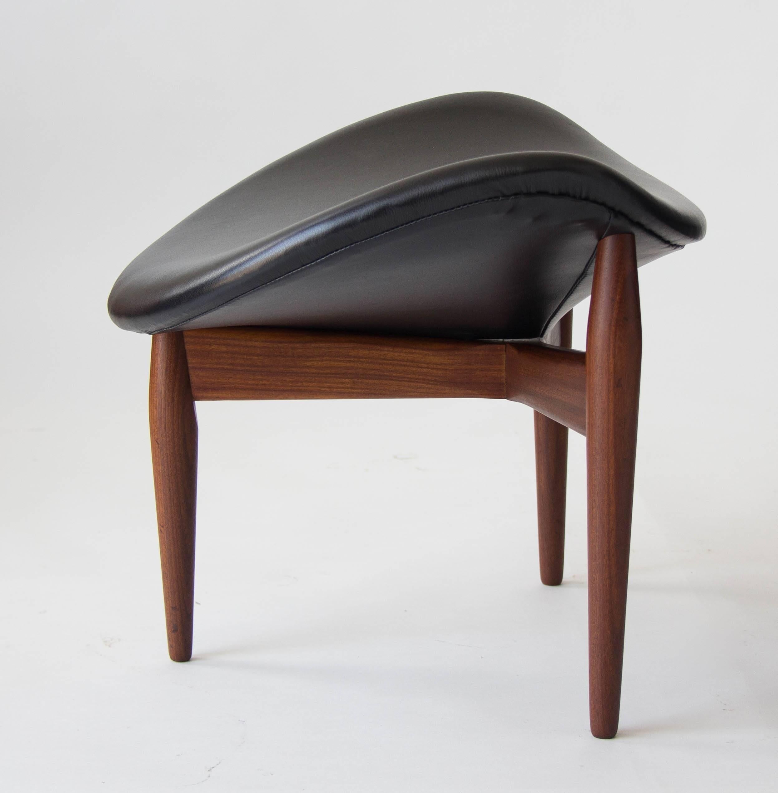 H.W. Klein Leather Reclining Lounge with Ottoman 2