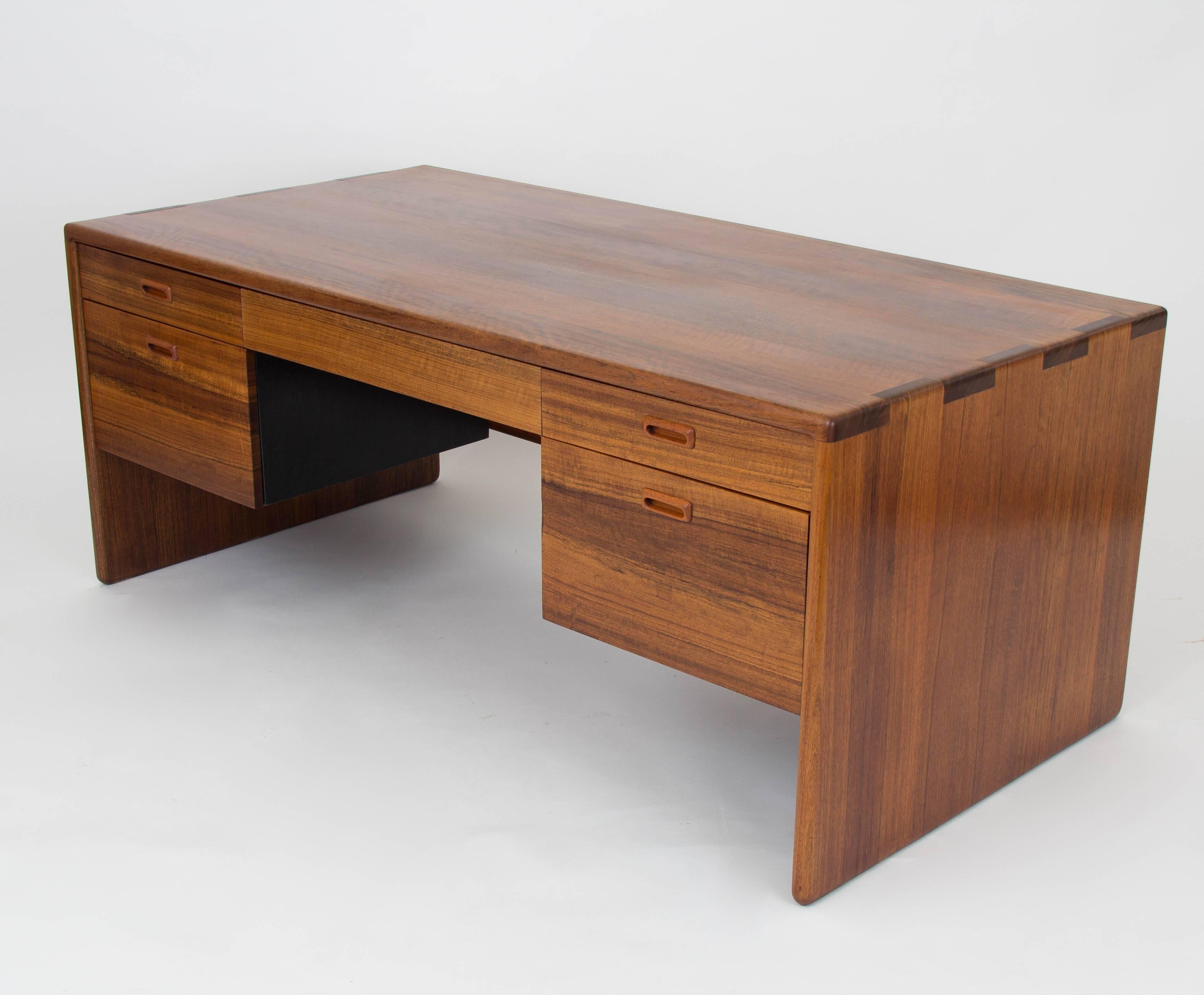 20th Century Gerald McCabe California-Designed Executive Desk for Erin Furniture