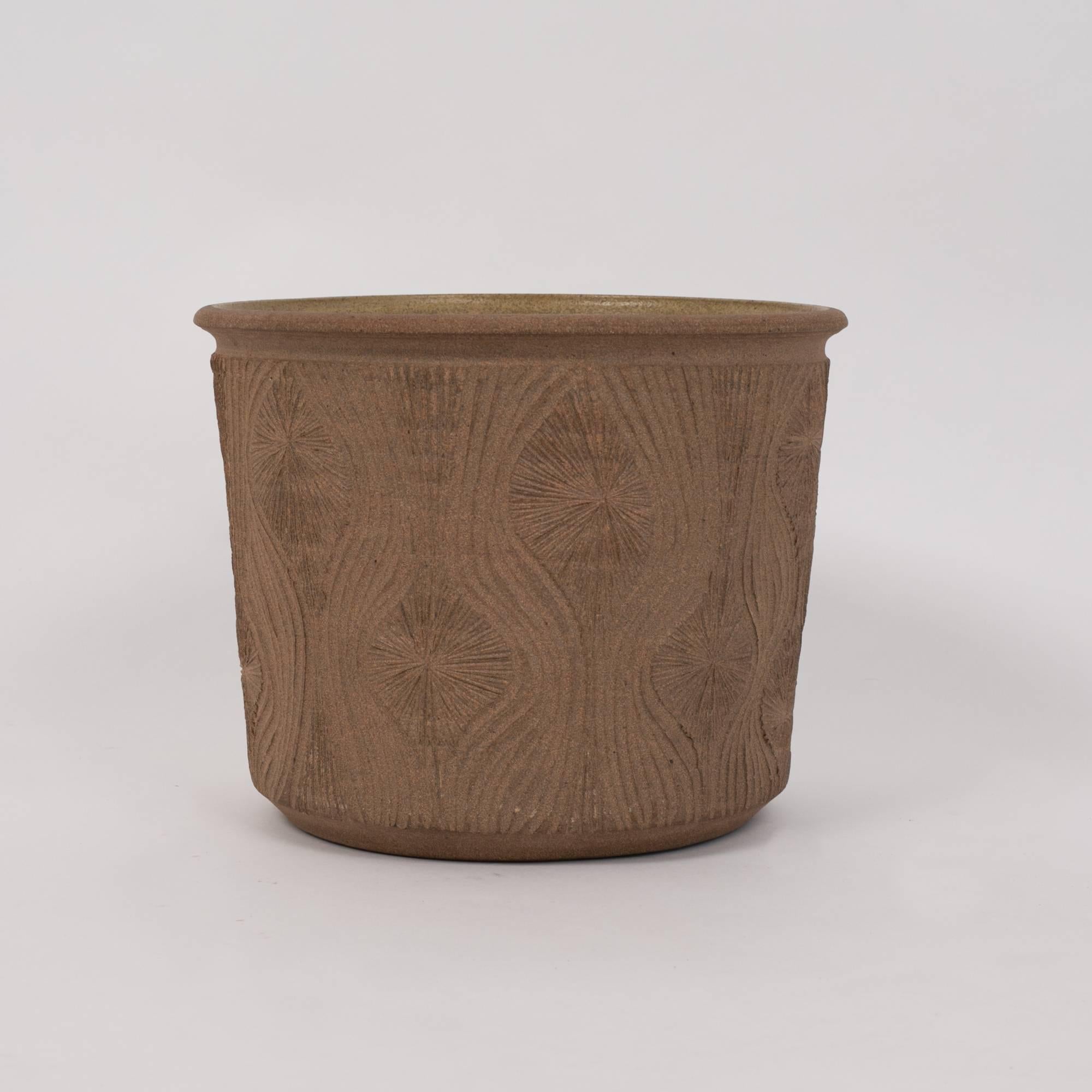 Mid-Century Modern Robert Maxwell Studio Pottery Planter with Incised “Teardrop Sunburst” Detail