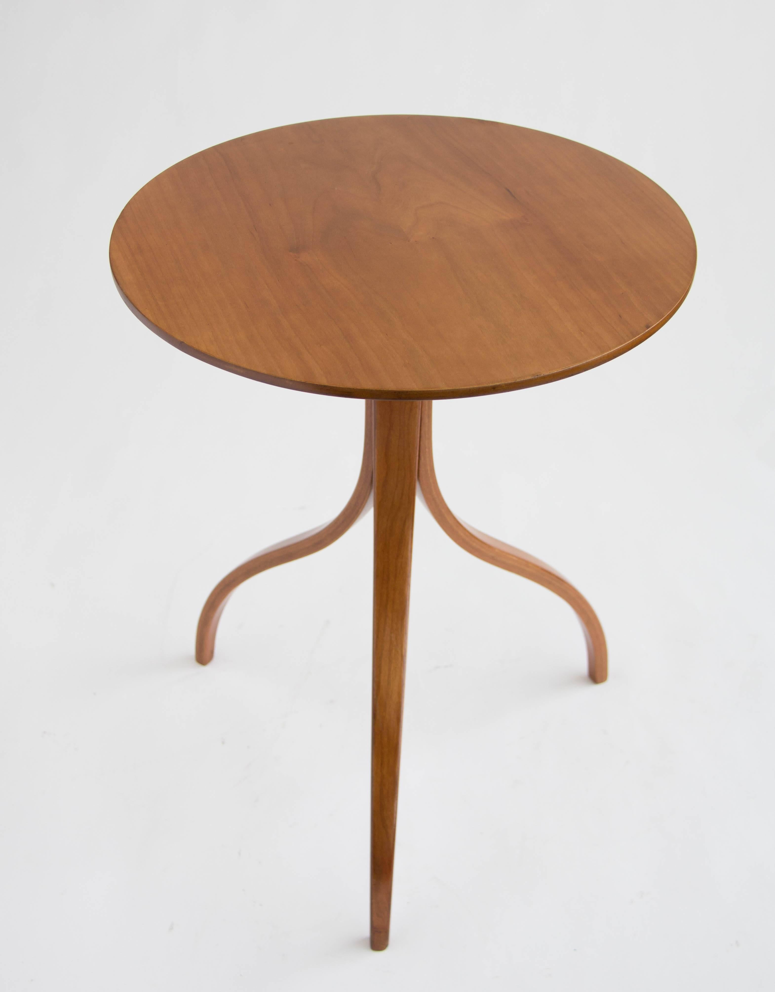 Mid-Century Modern Spider Leg Round Side Table