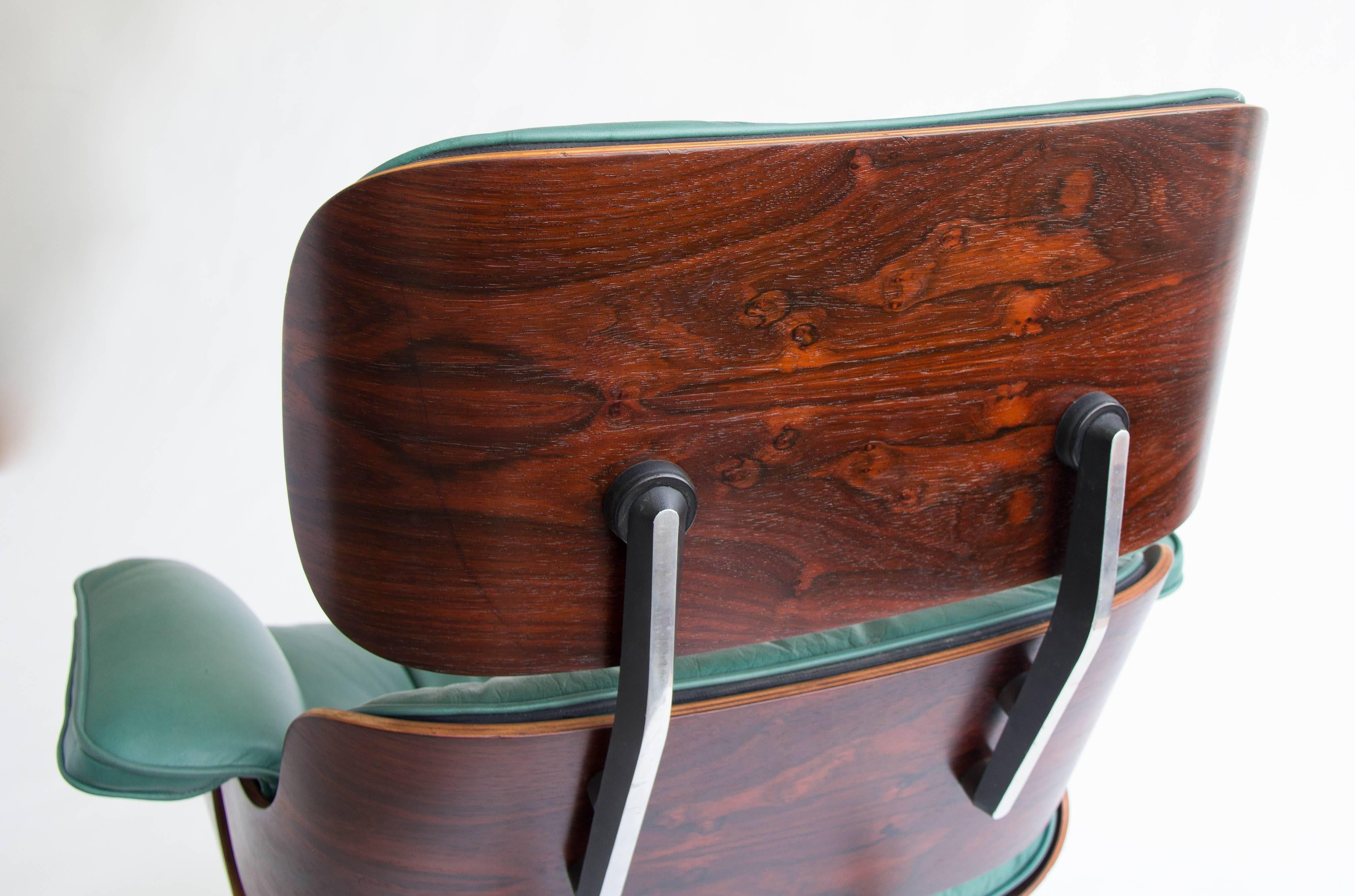 Early Special Order Green Leather Rosewood Eames Lounge Chair and Ottoman In Good Condition In Los Angeles, CA