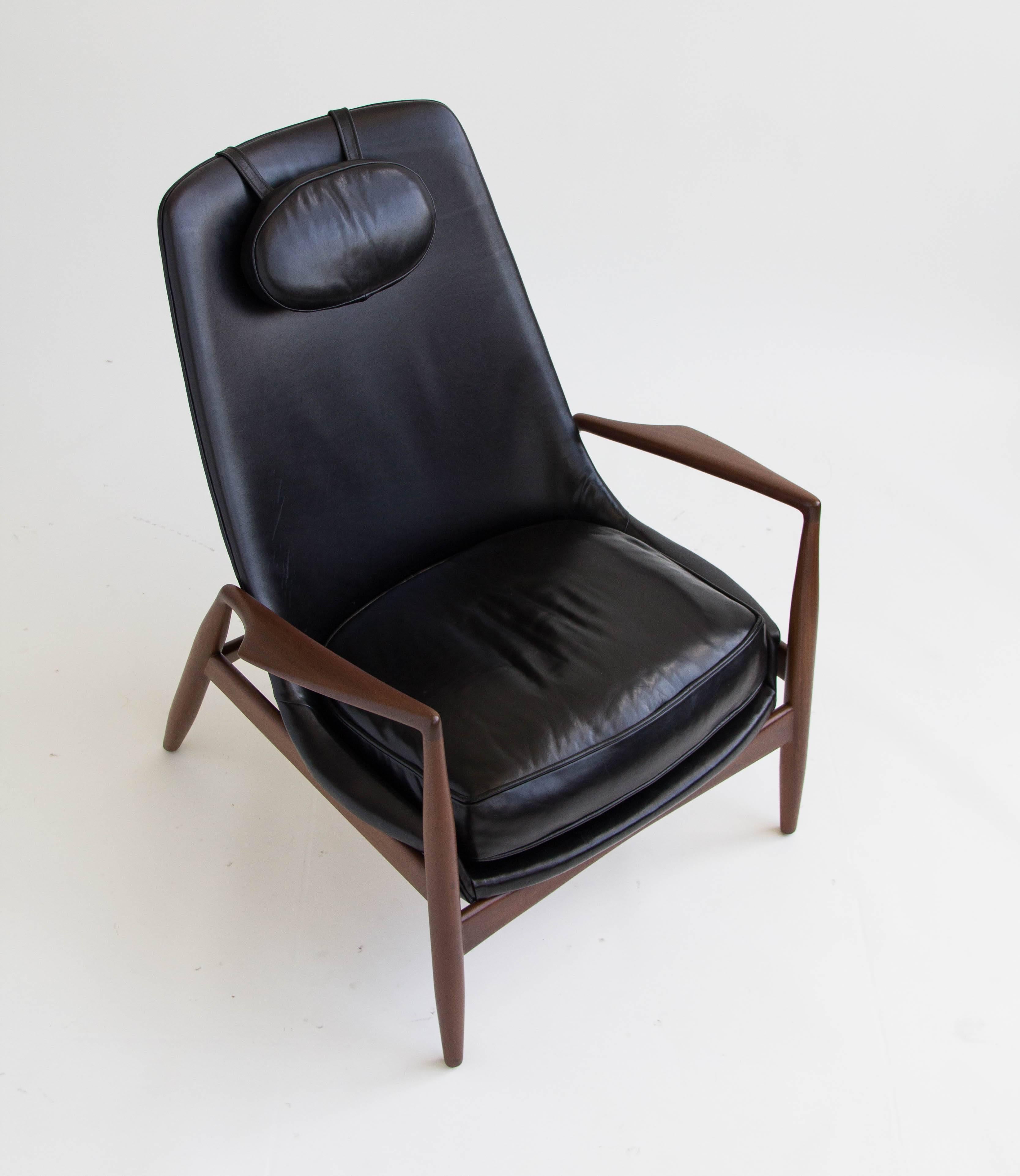 Ib Kofod-Larsen Seal Chair In Excellent Condition In Los Angeles, CA