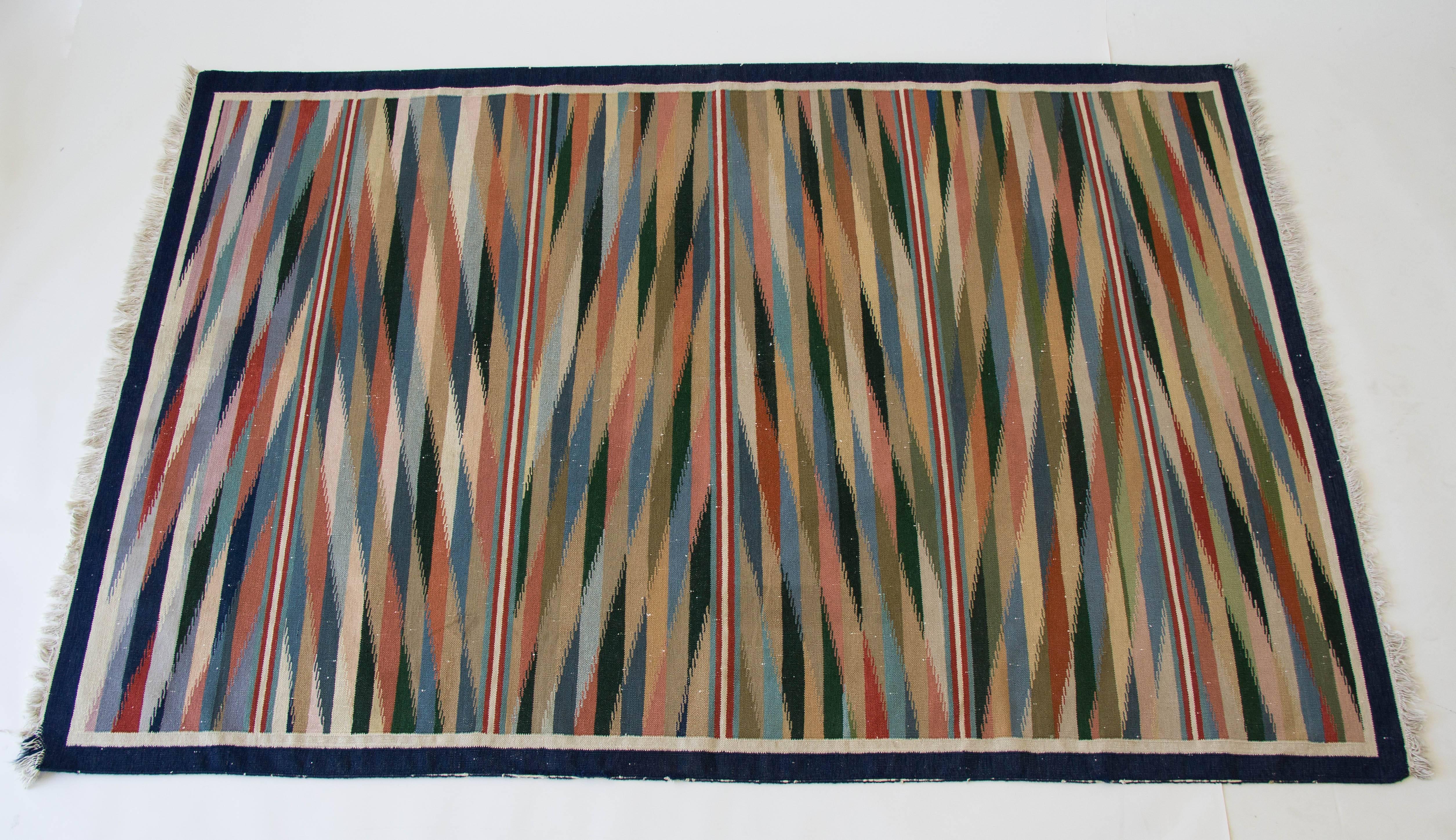 Woven Dhurrie Area Rug with Multicolor Motif