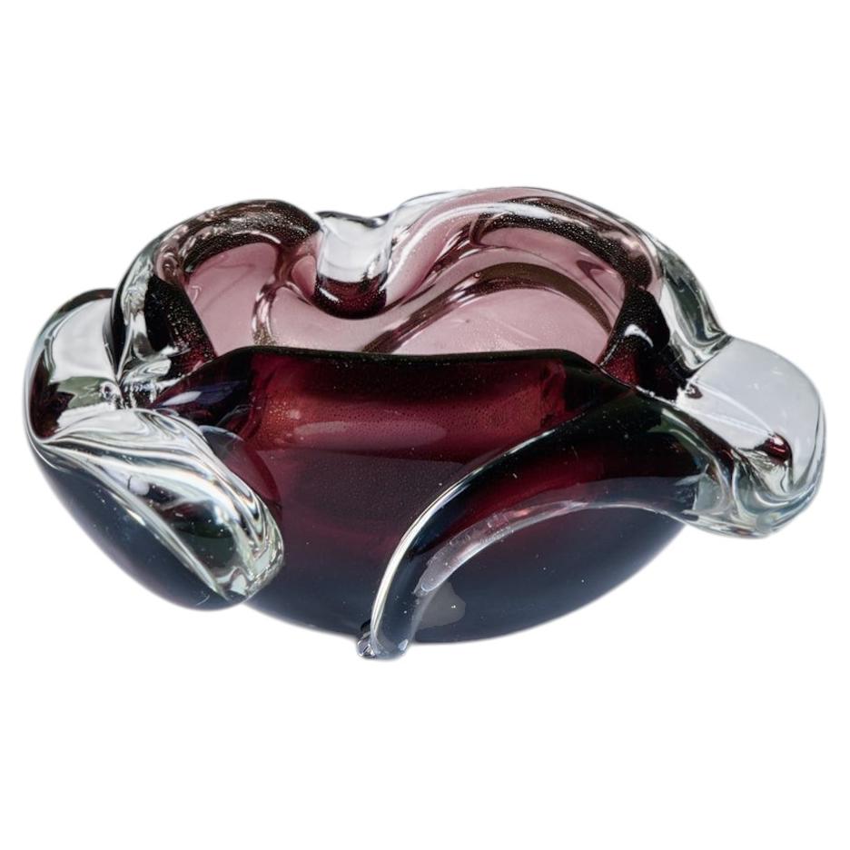 Lila Aschenbecher aus Murano-Glas mit Goldstaub, Mid-Century Modern, Italien im Angebot