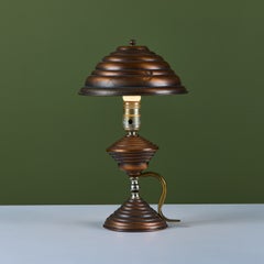 Art-déco-Tischlampe aus Kupfer mit bienenwabenförmigem Schirm