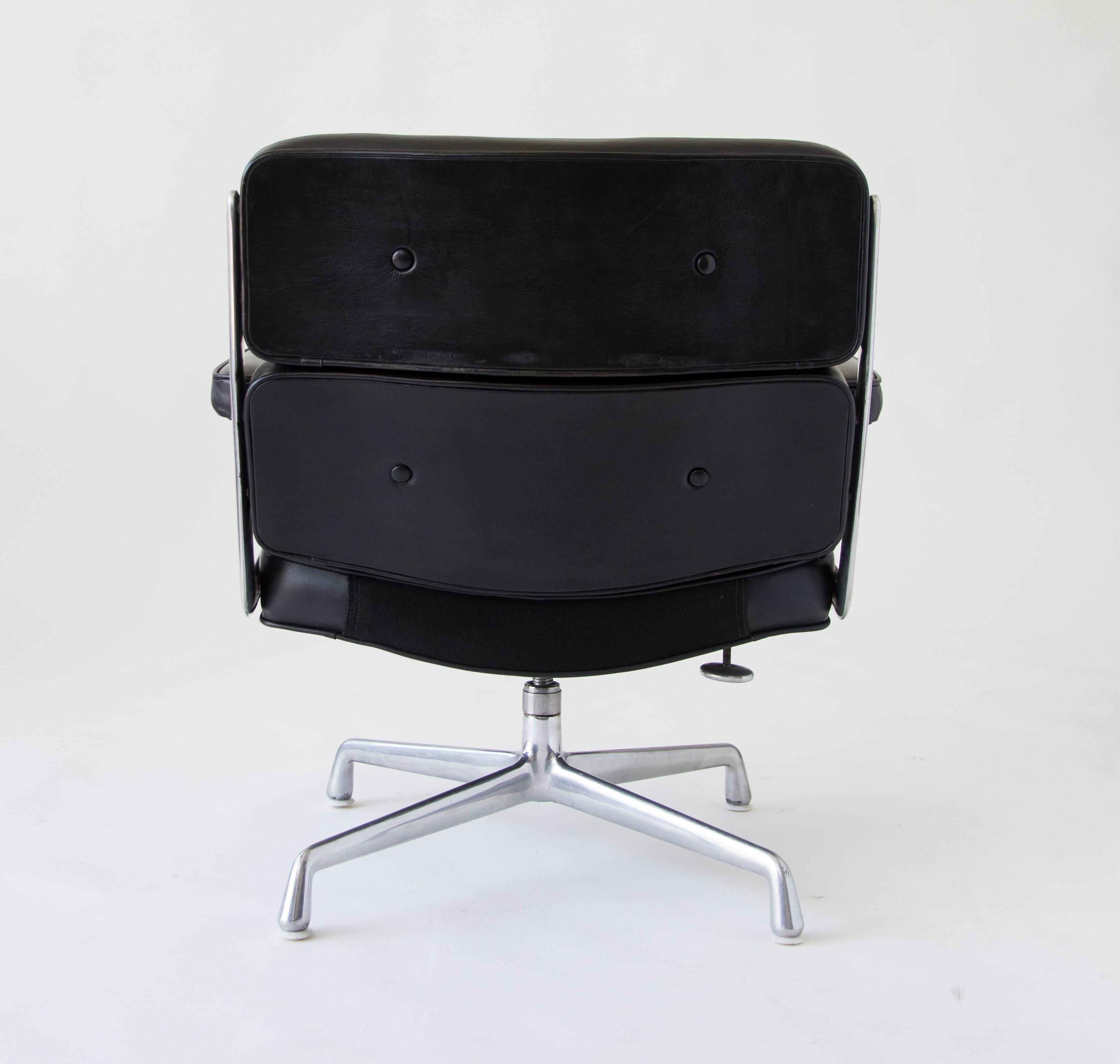 Eames Time Life Lobby Chair for Herman Miller In Excellent Condition In Los Angeles, CA