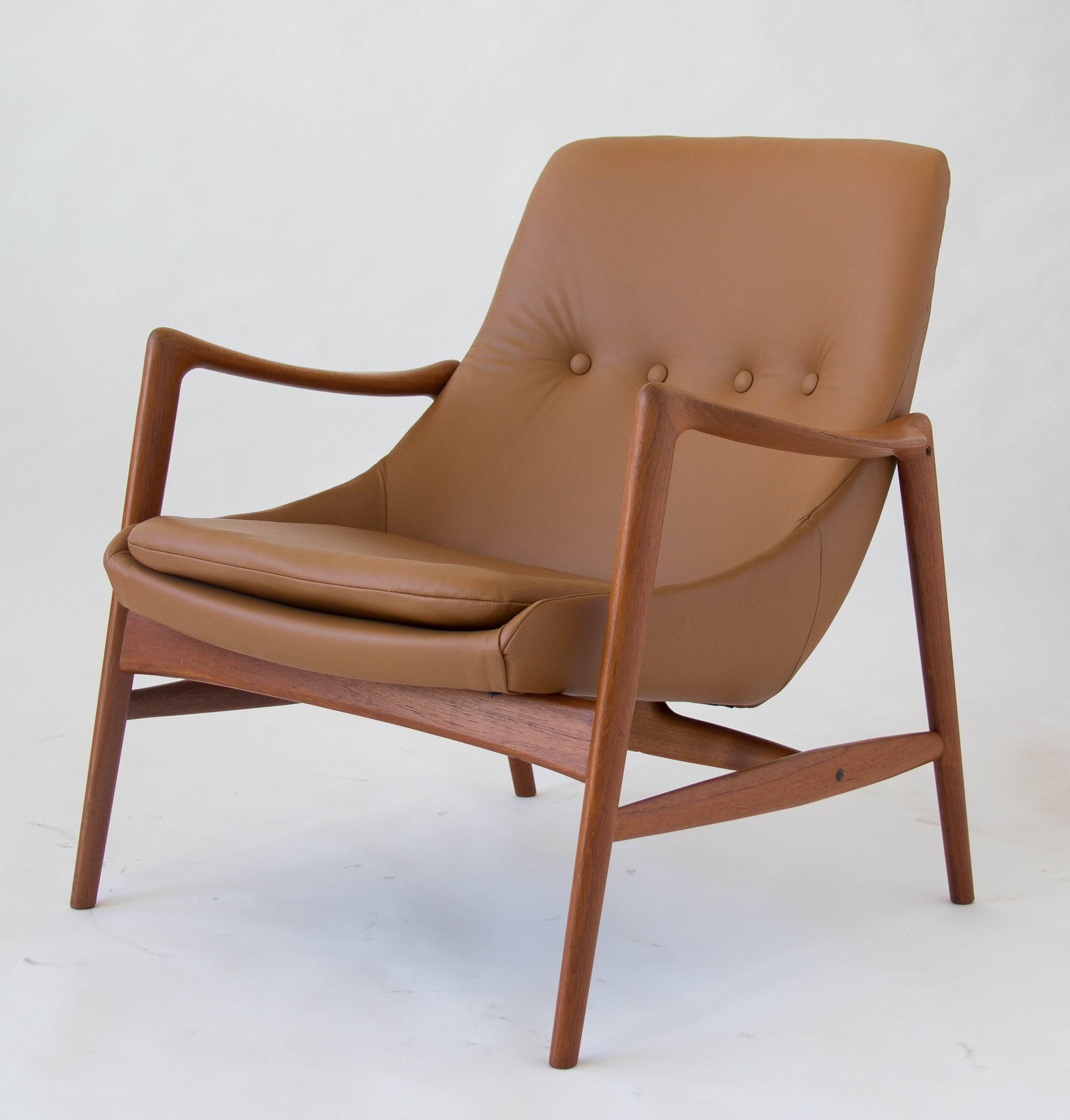 Scandinavian Modern Pair of Norwegian Leather Lounge Chairs by Rastad & Relling